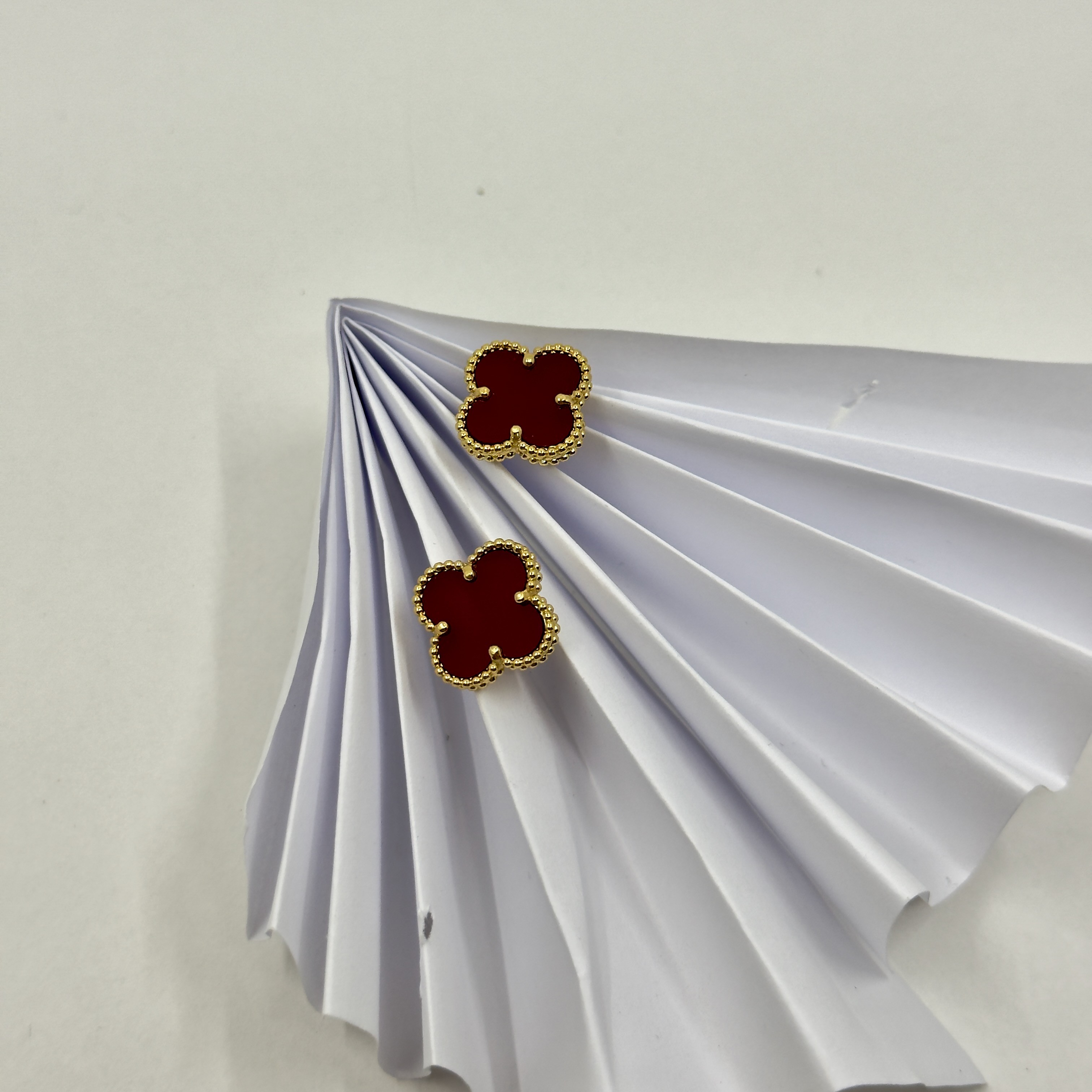 VCA. Alhmbra Gold Bordo Küpe
