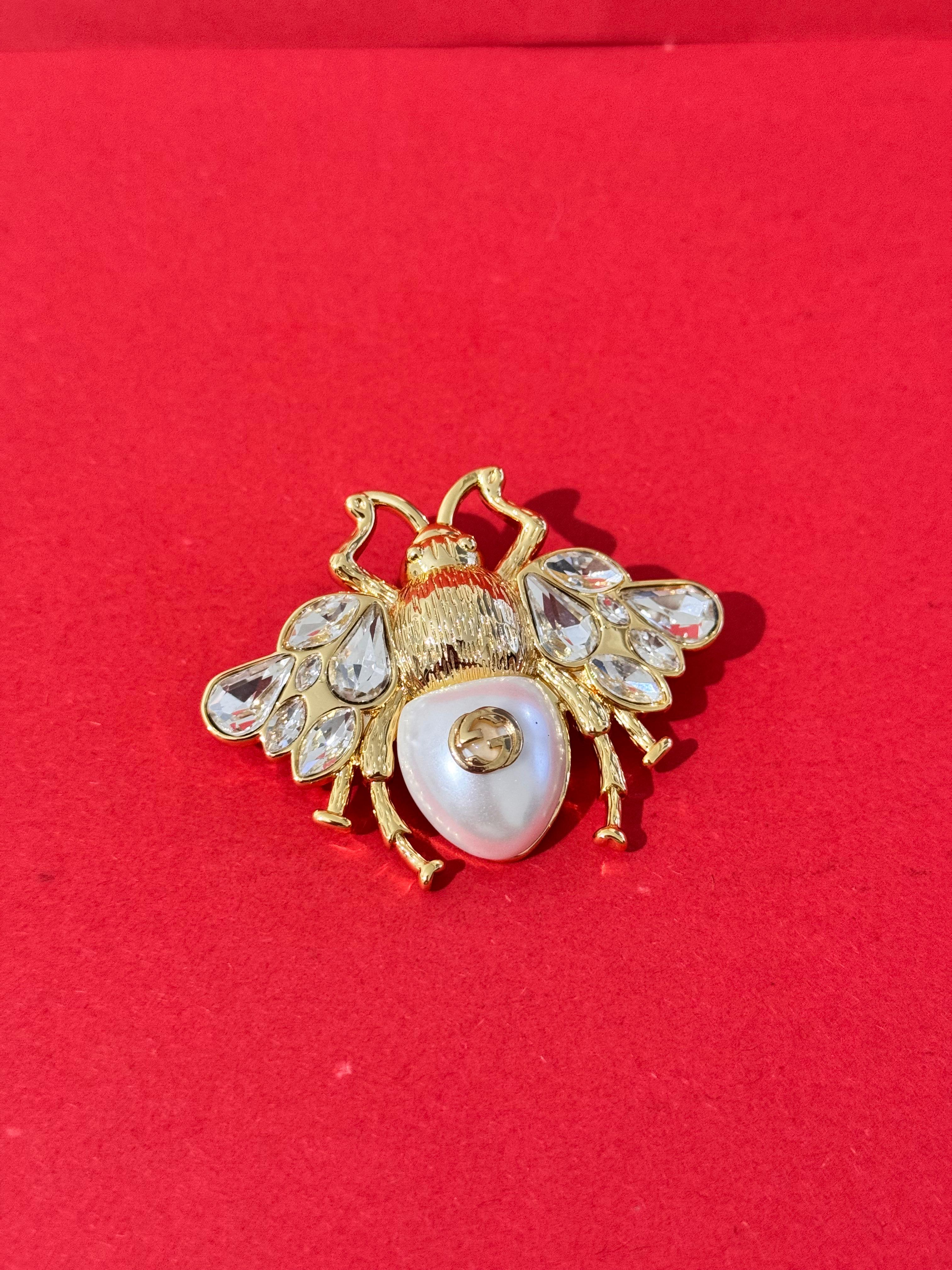 Gcci. Gold Arı Taşlı Broş