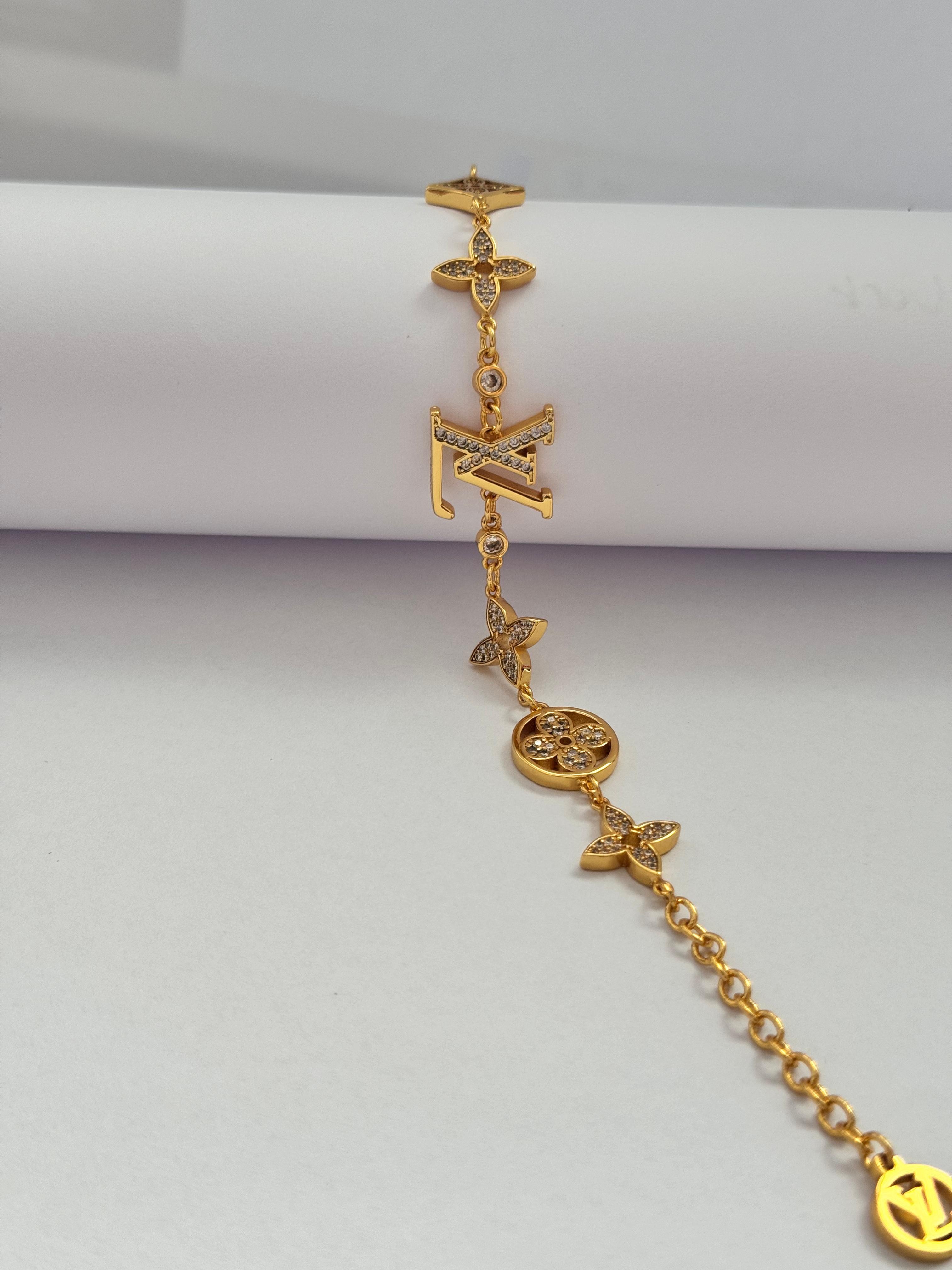 LV Gold Pendant Bileklik