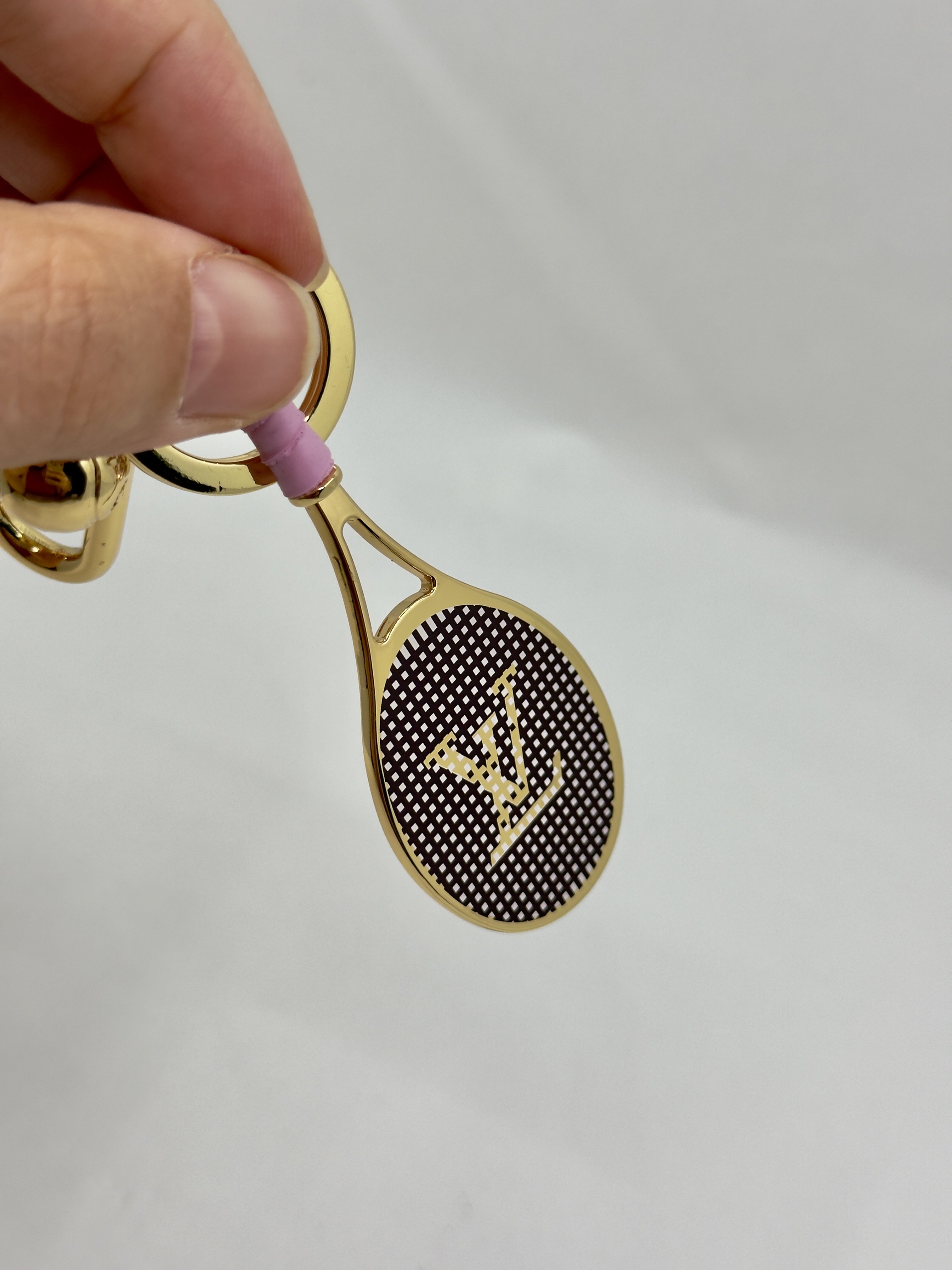 LV. Pembe Sap Hologramlı Raket Anahtarlık