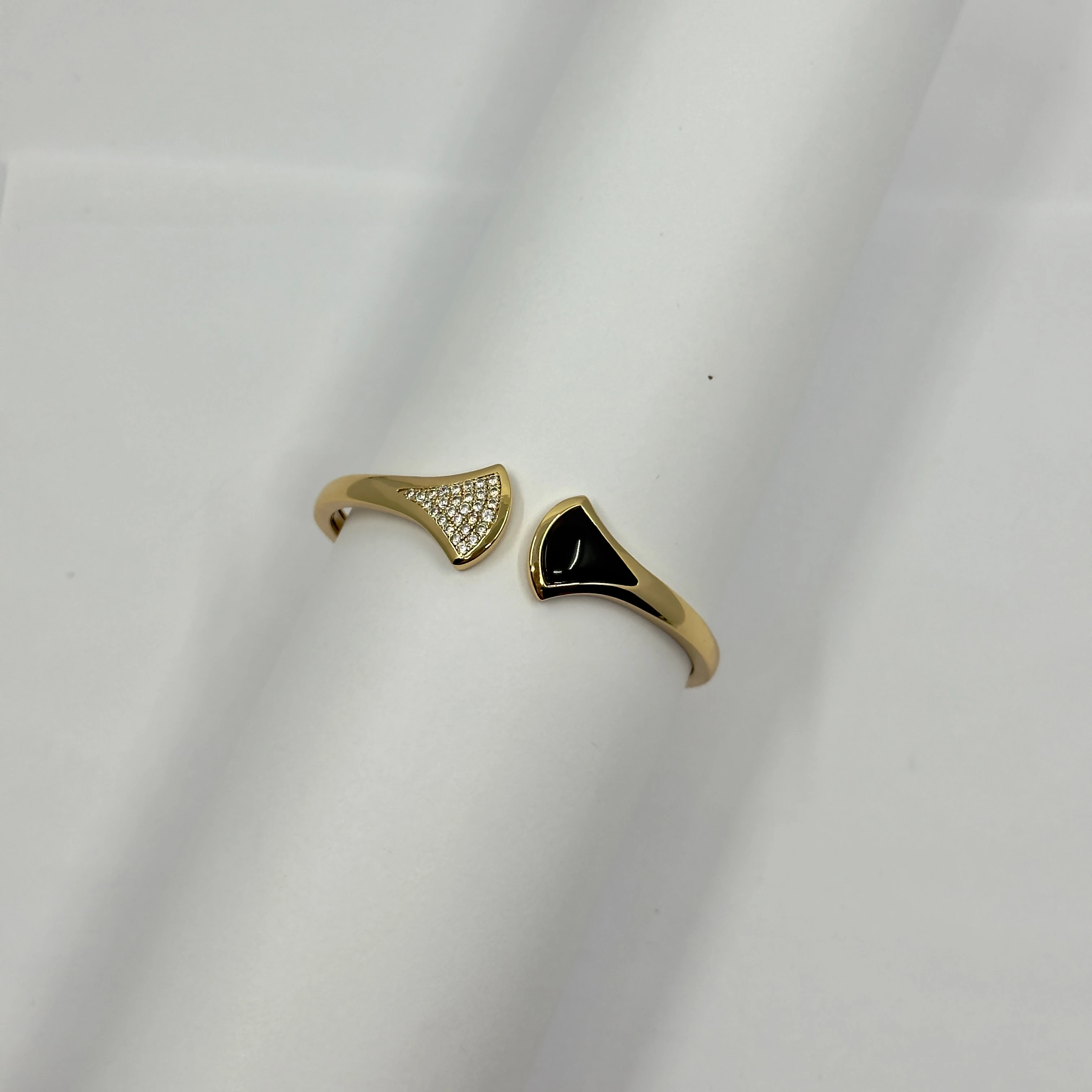 Siyah ve Taşlı Divas Dream Bileklik