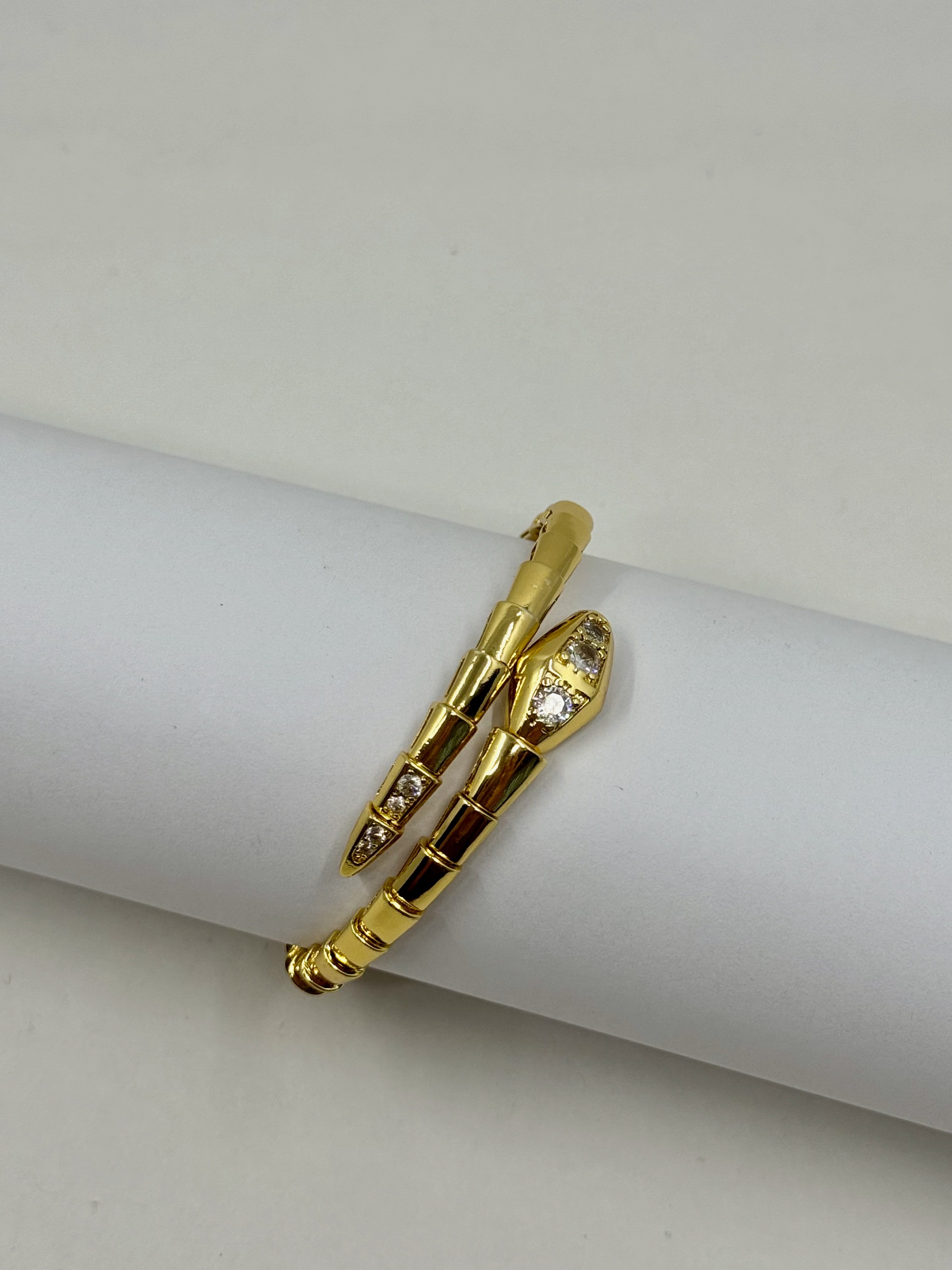Bvl. Gold Serpenti Ucu Taşlı Bileklik