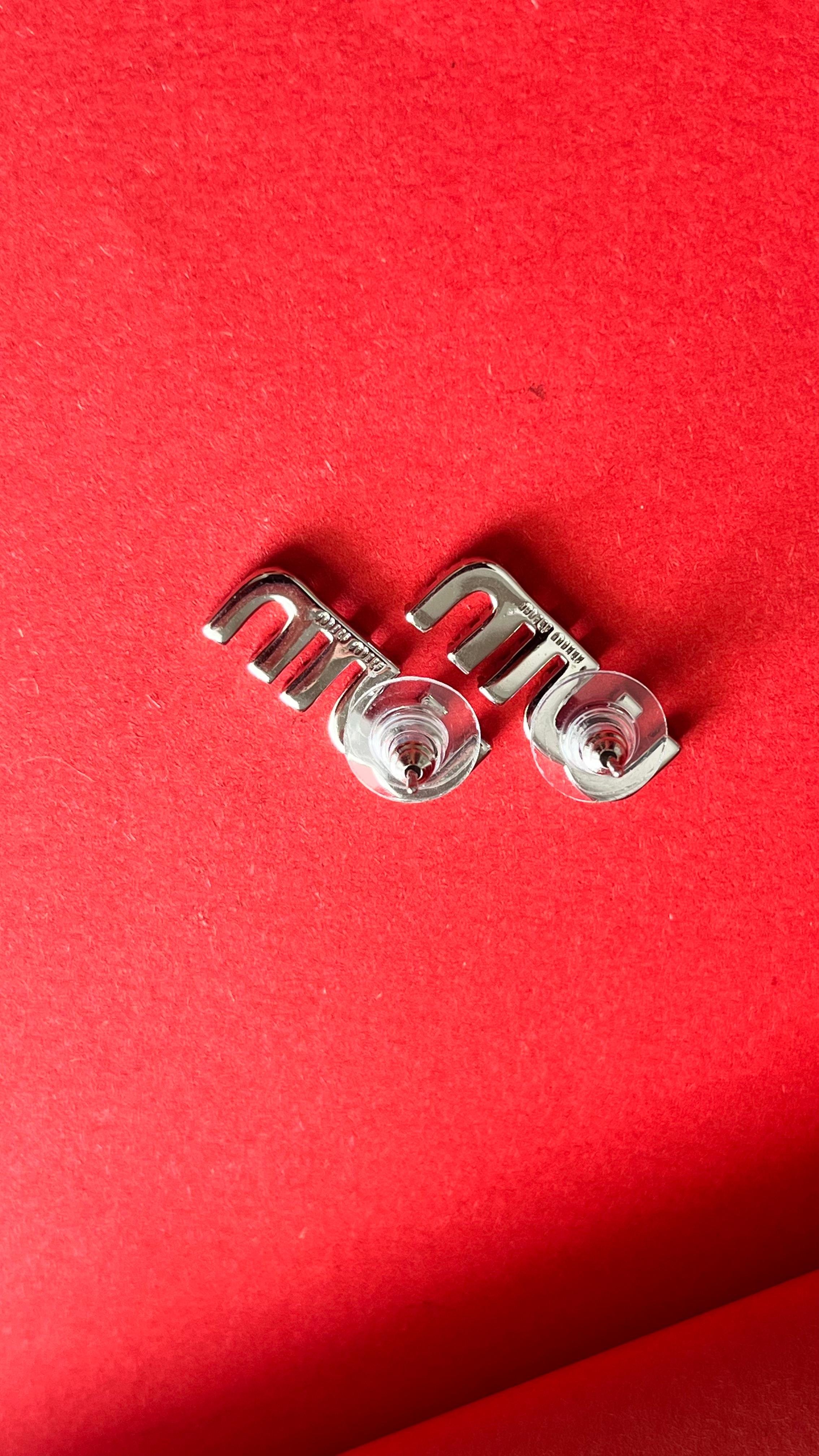 Miu.Silver Taşlı Yazı Küpe