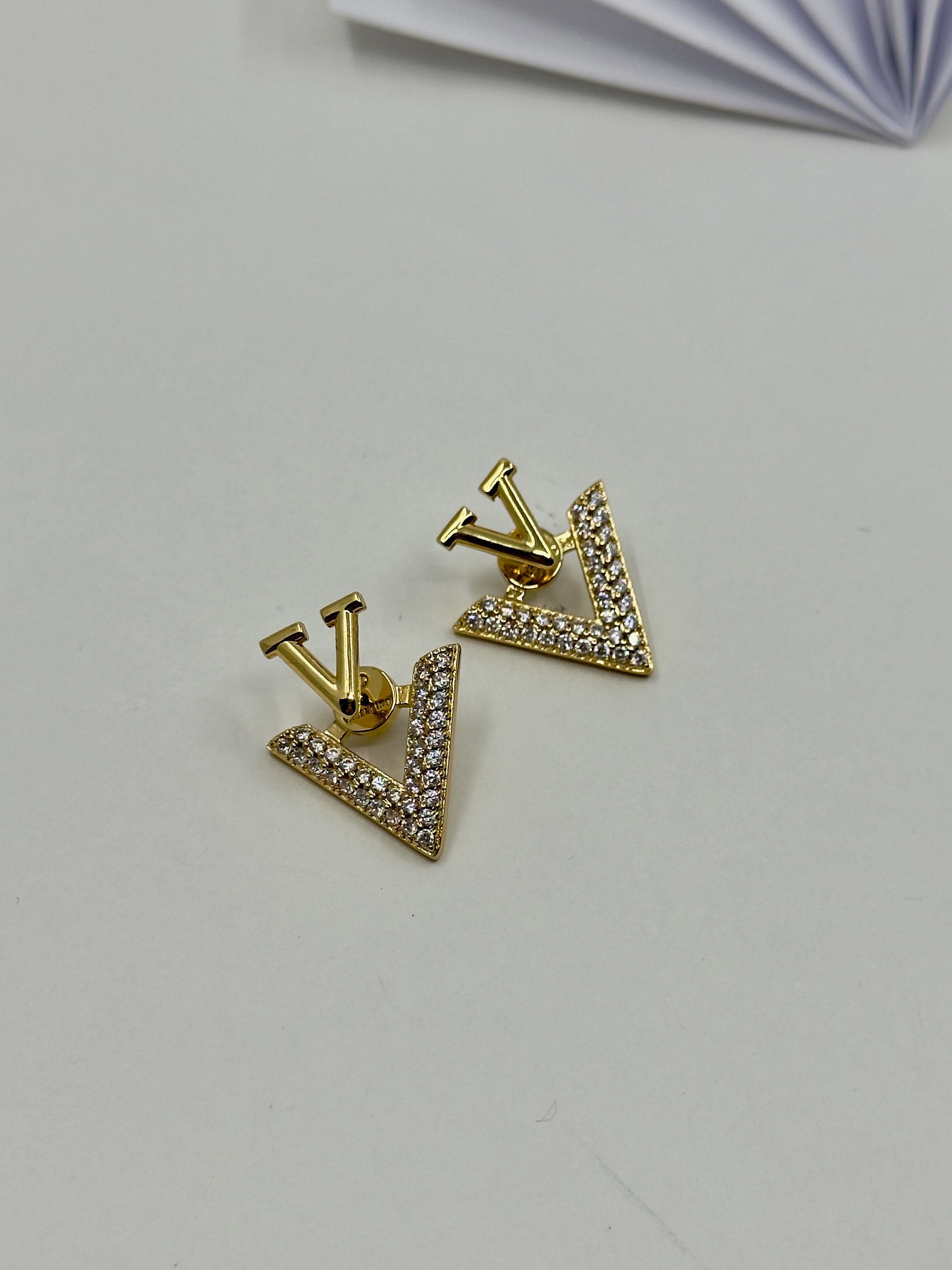 Vlntno. Gold Double V Küpe
