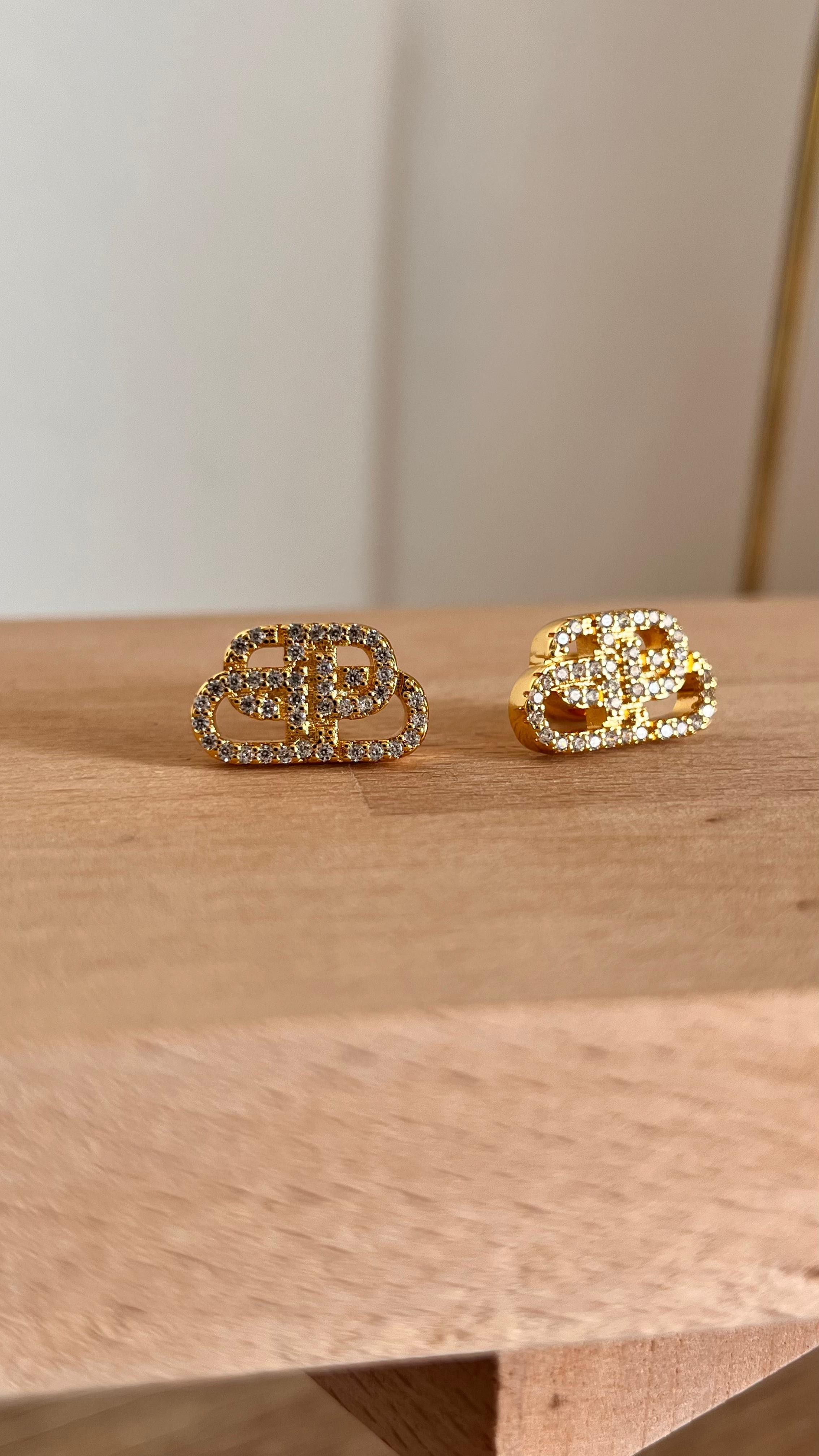 Blncg. Gold Taşlı Logo Küpe