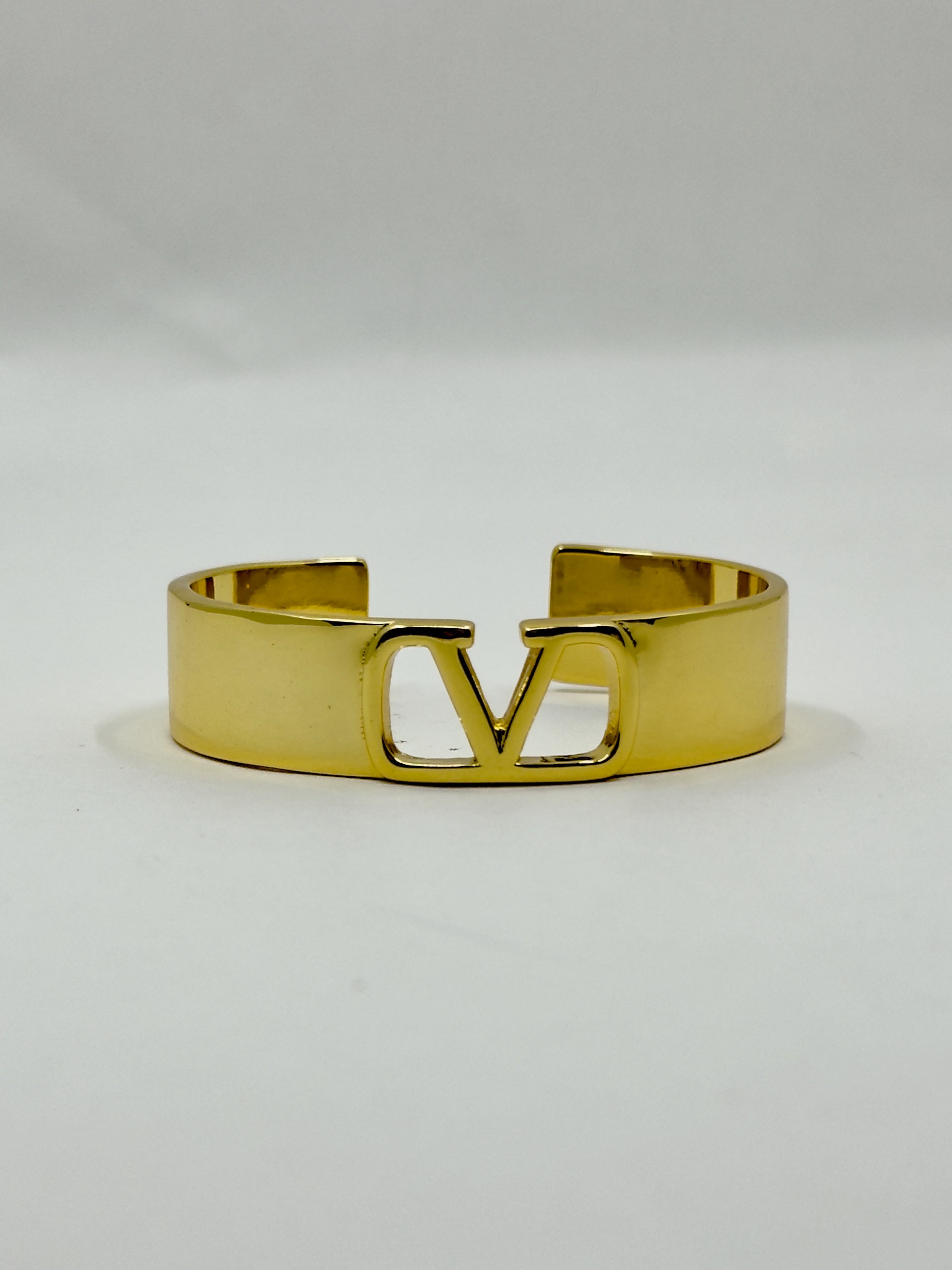 Vlntno. Gold Yarım Kelepçe