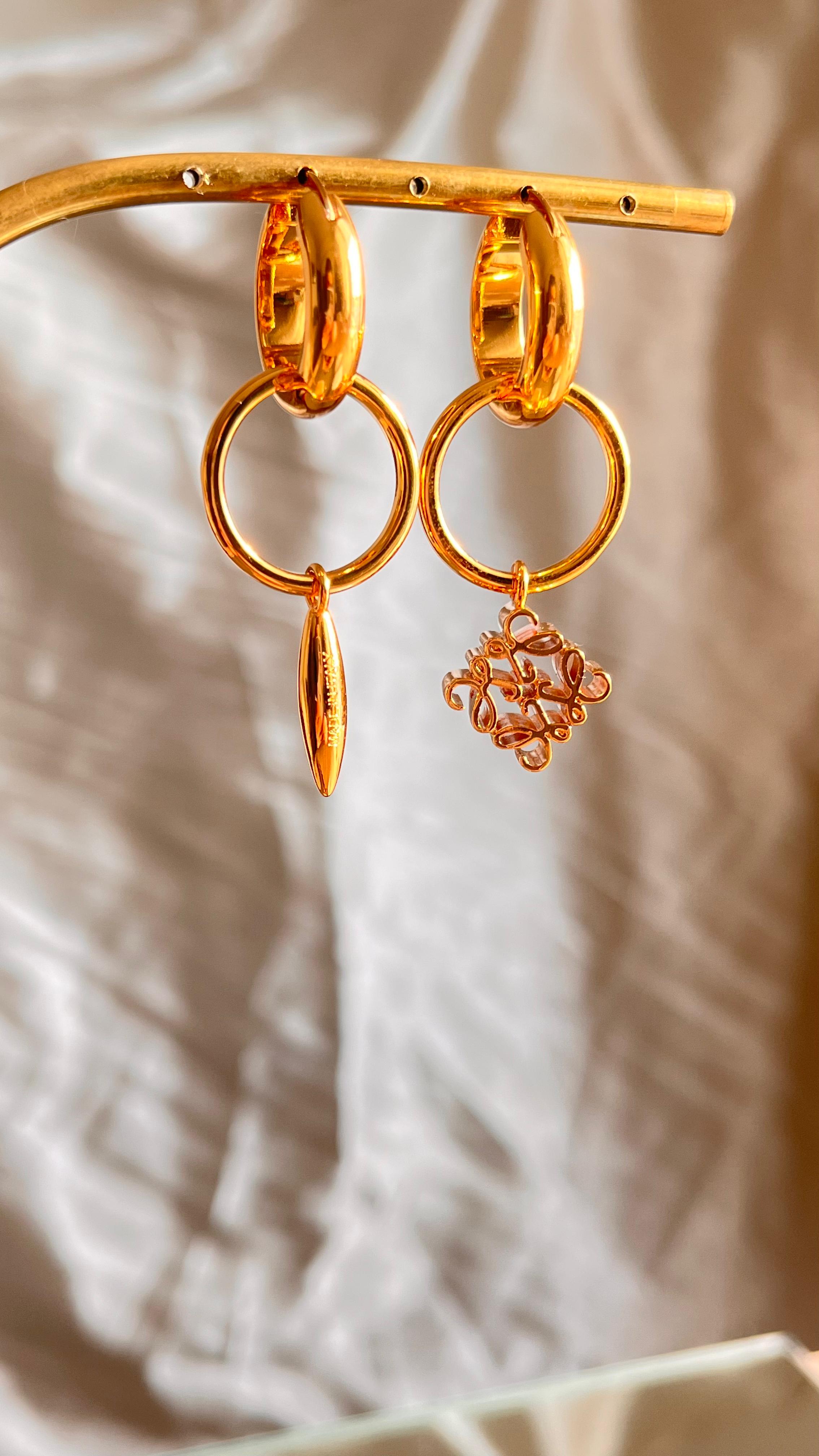 Lowe.Gold Logo Sallantı Küpe