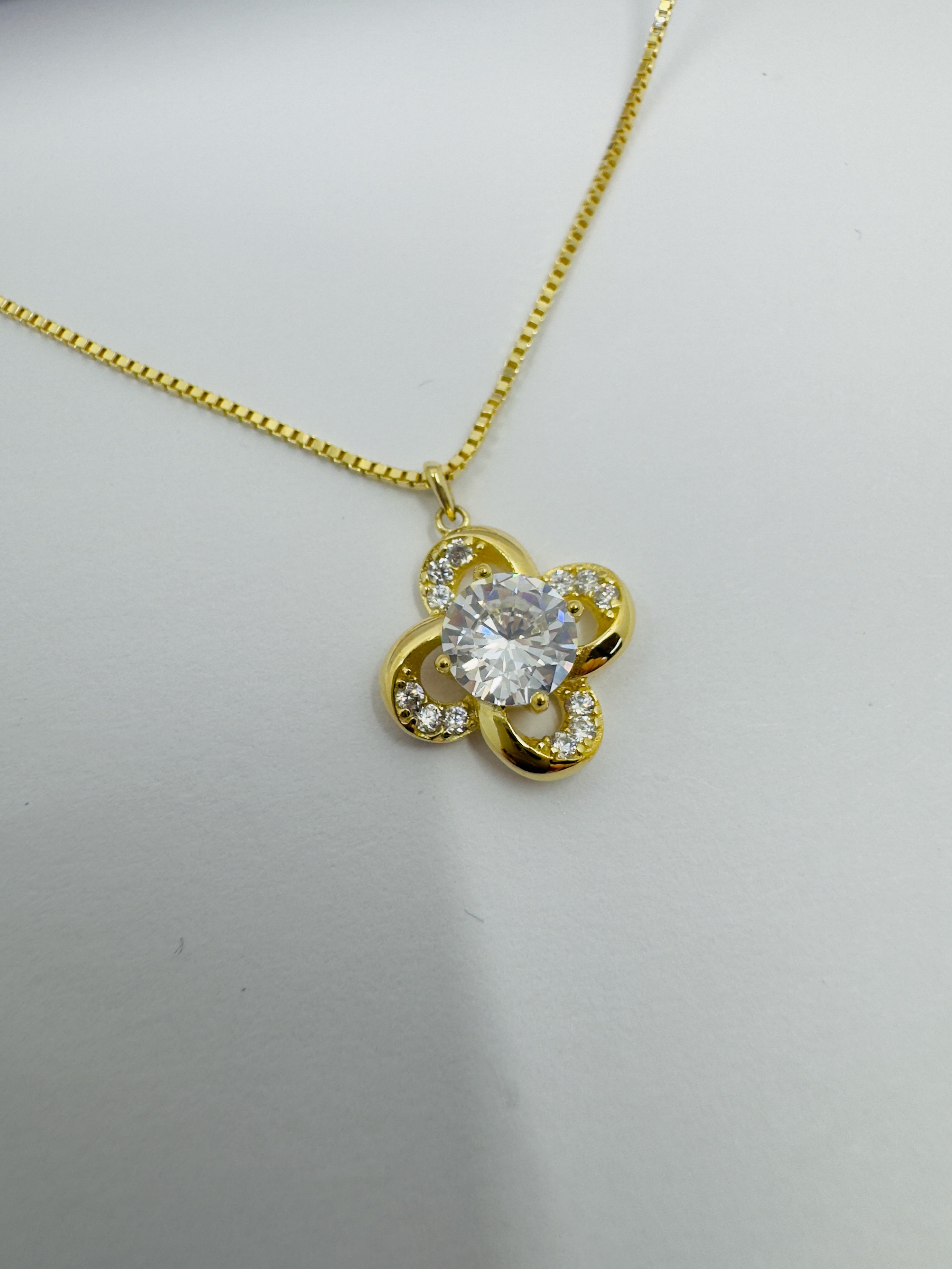 Gold Işık Çiçeği Kolye