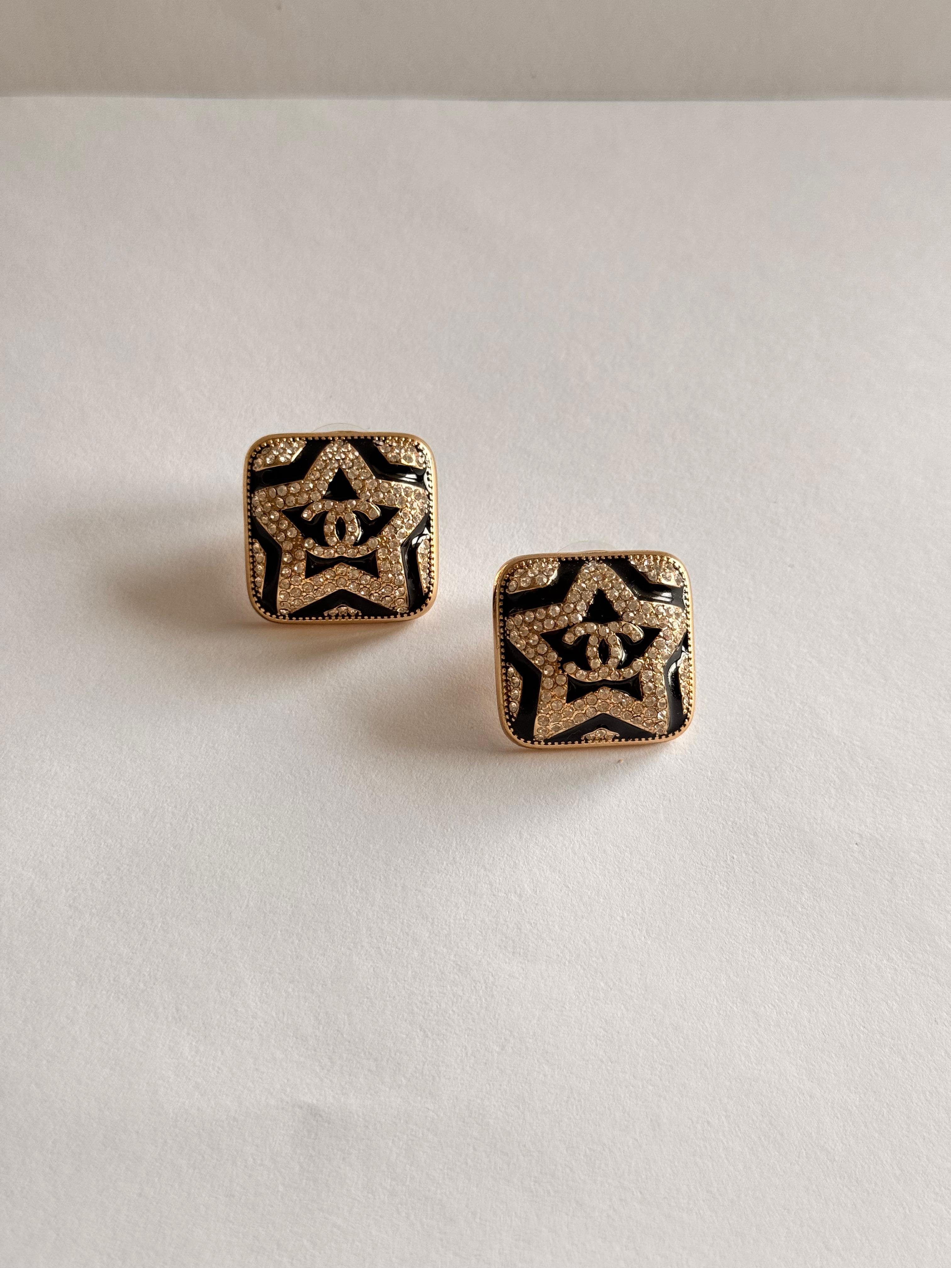 Chnl. Gold Taşlı Kare Yıldız Küpe