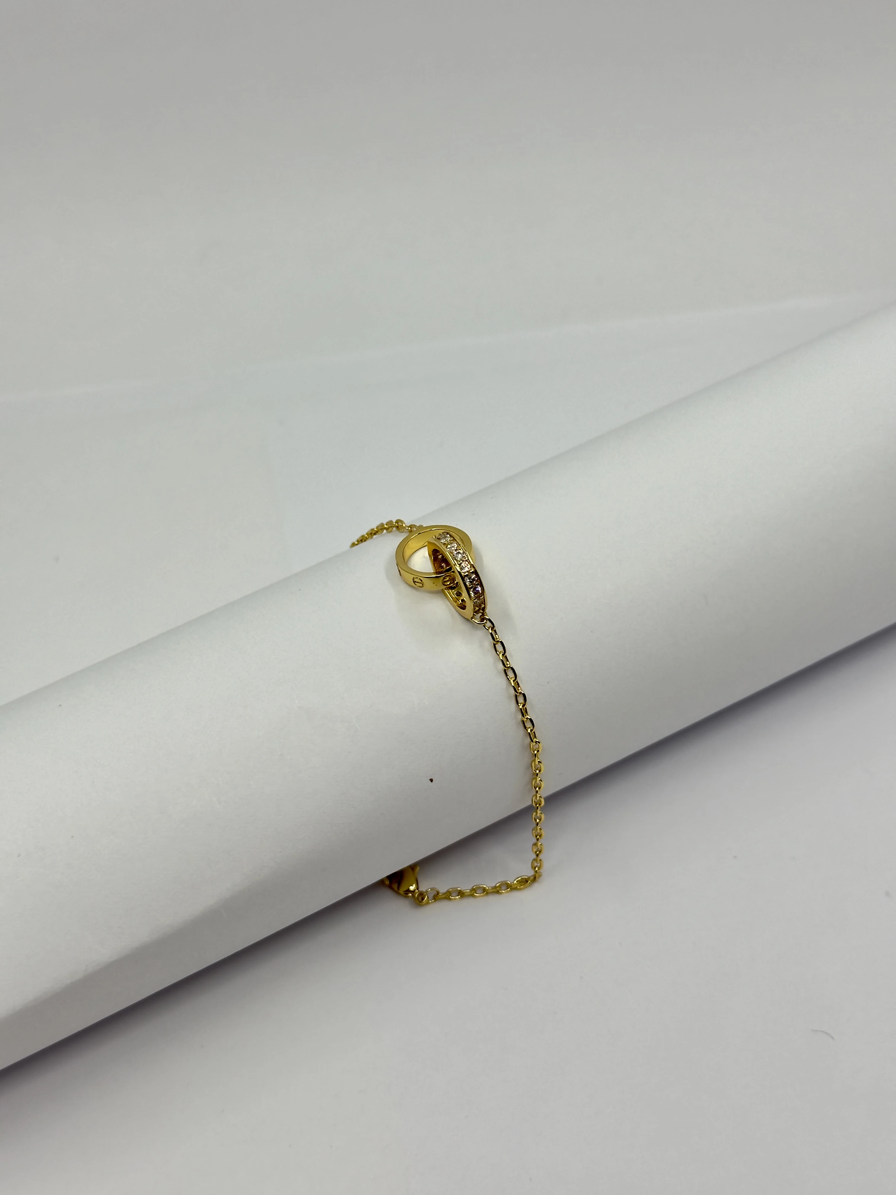 Yarı Pave Love Gold Bileklik