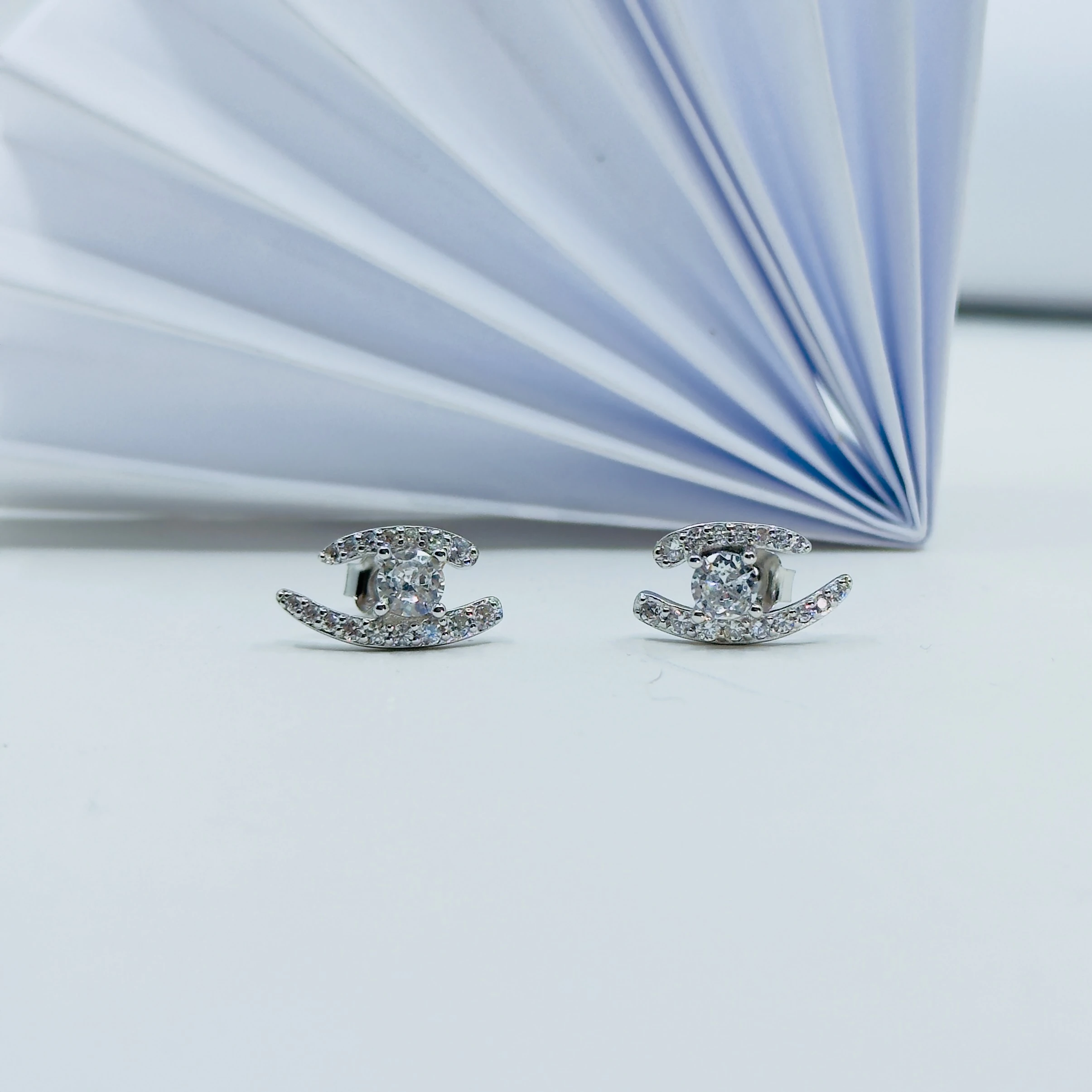 Casual. Silver Taşlı Icon Chic Küpe