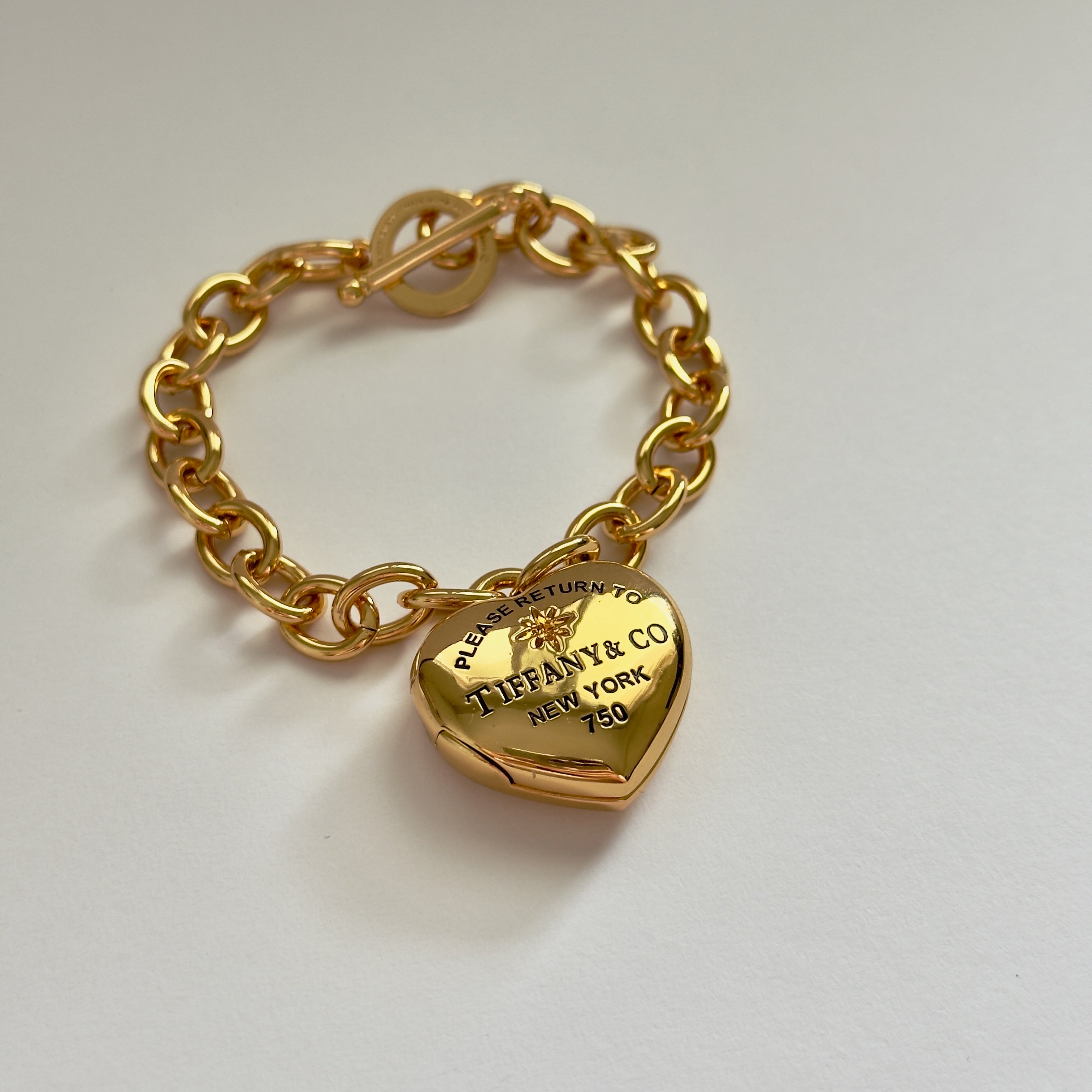 Tiff.Co. Gold Full Heart Toggle Bileklik