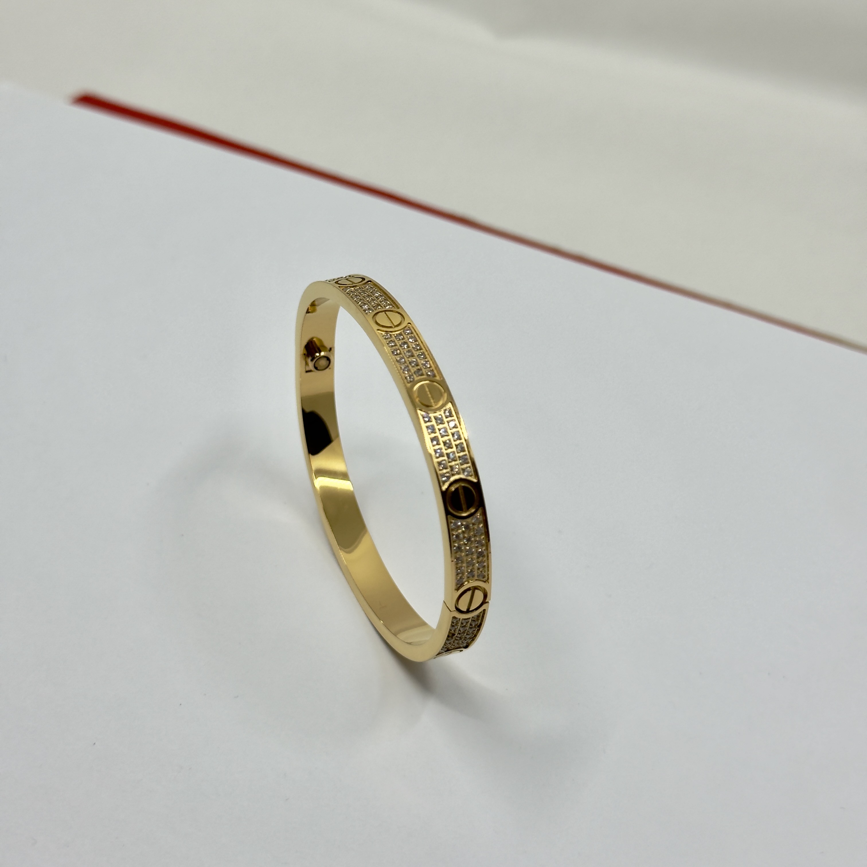 Crt. Gold Pave Dizim Taşlı Vidalı Bileklik
