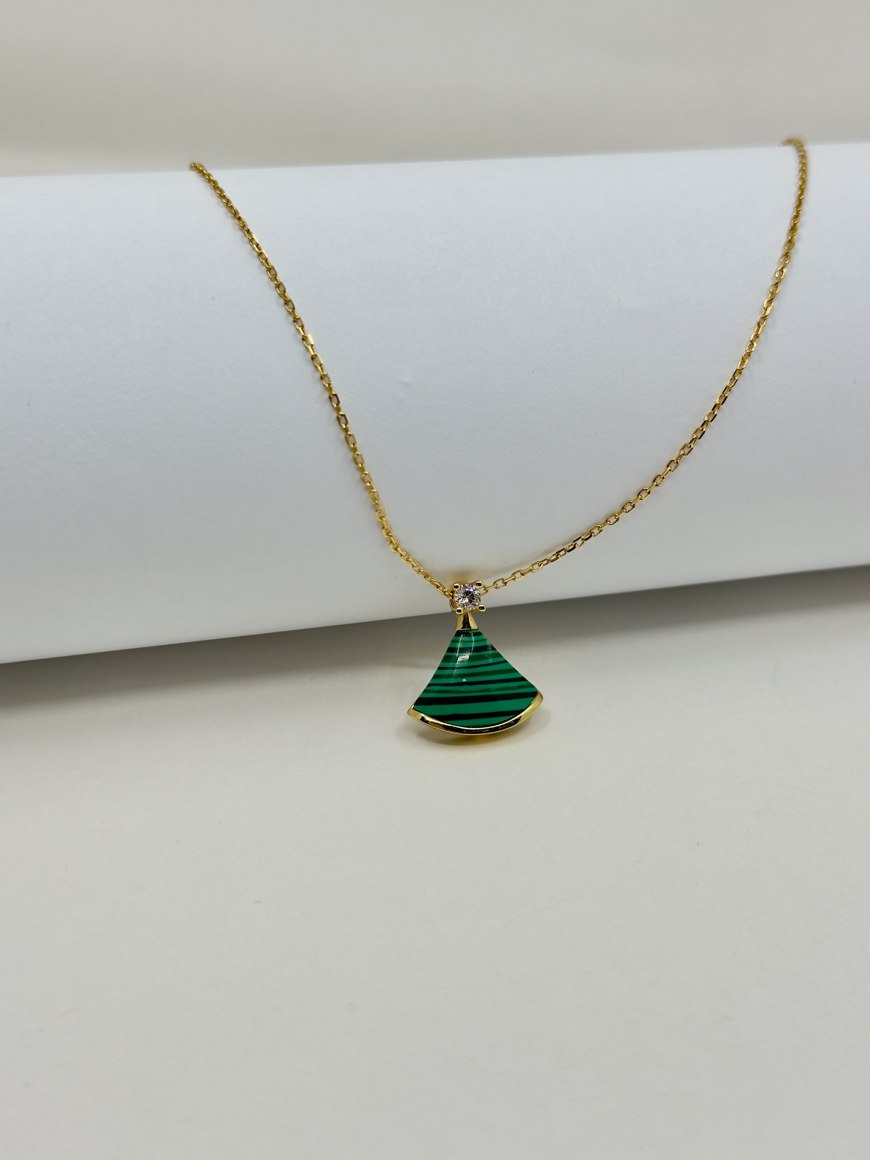 Prem. Bvlgri Divas Dream Malachite Taş Kolye