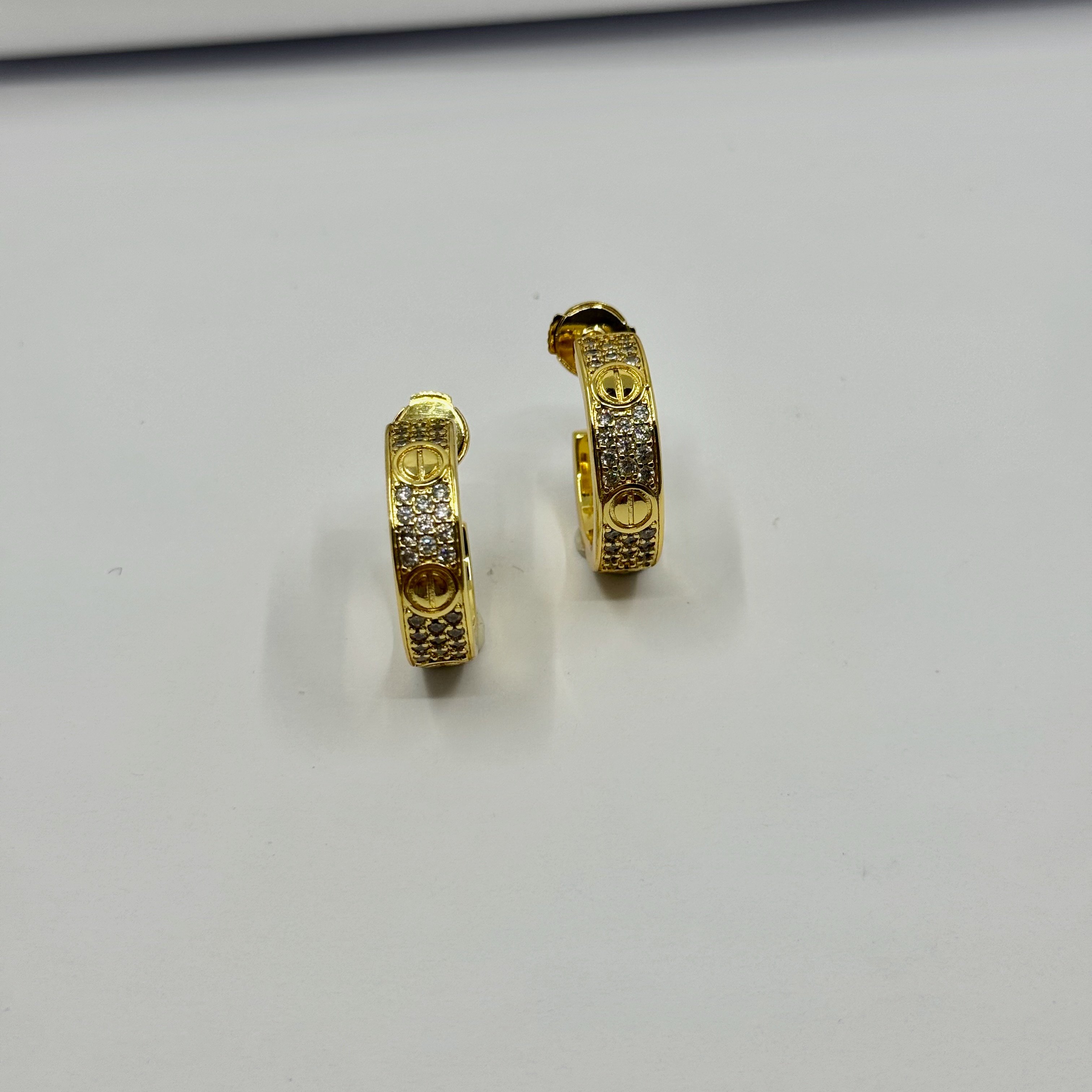 Full Paved Gold Small Love Küpe
