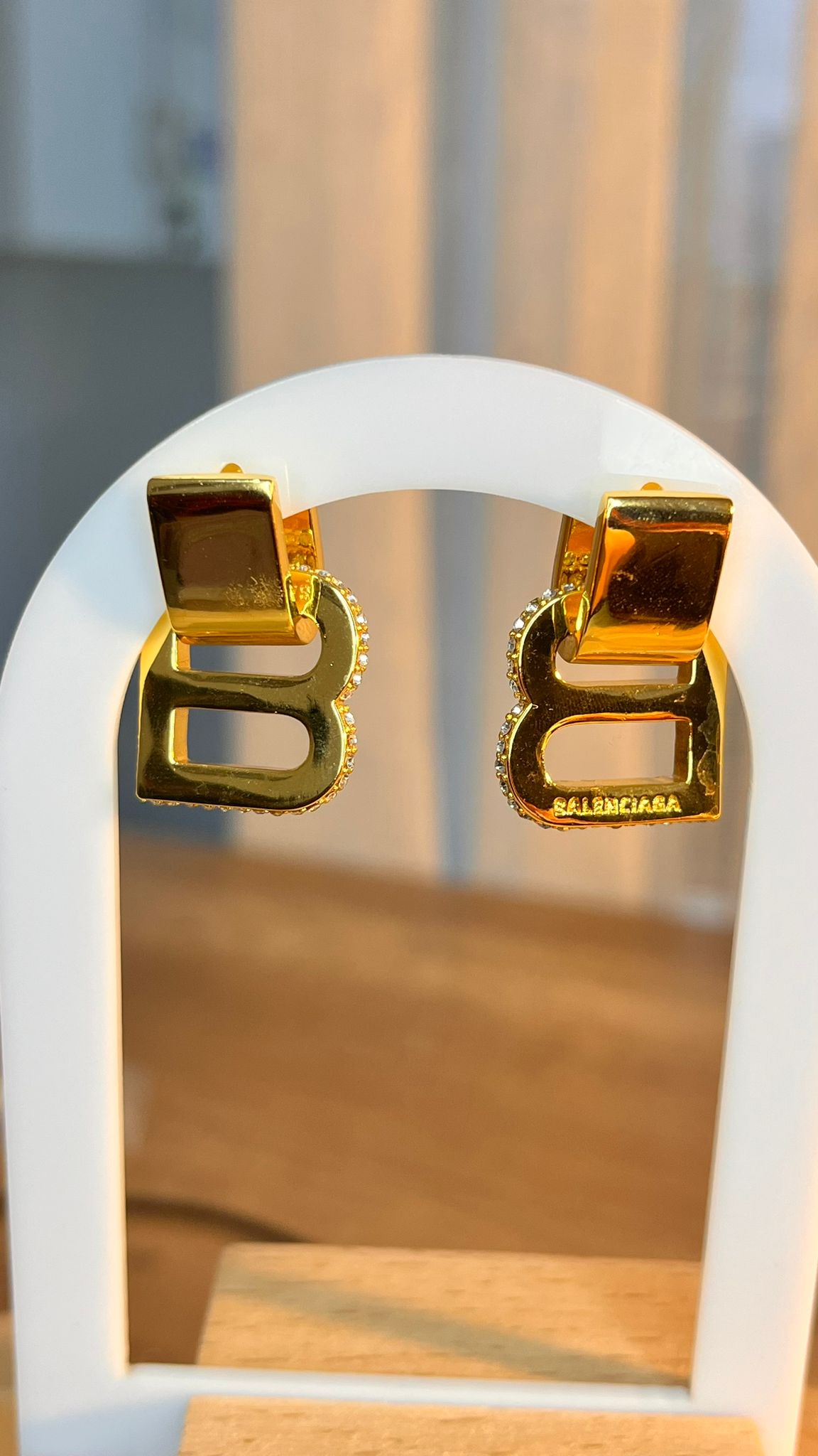 Blncg. Gold Taşlı Logo Küpe
