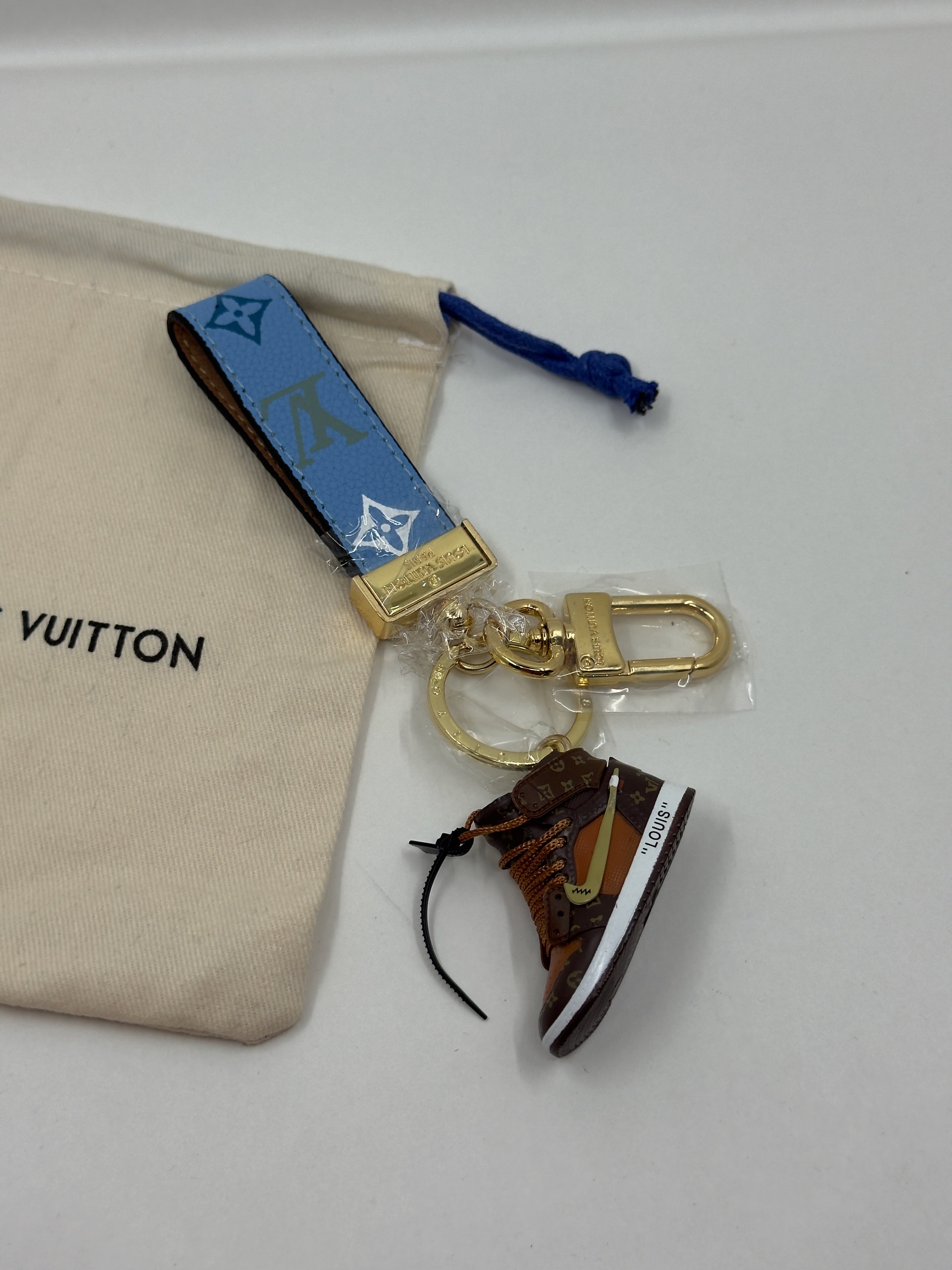 LV. Mavi Kulp Ayakkabı Bag Charm
