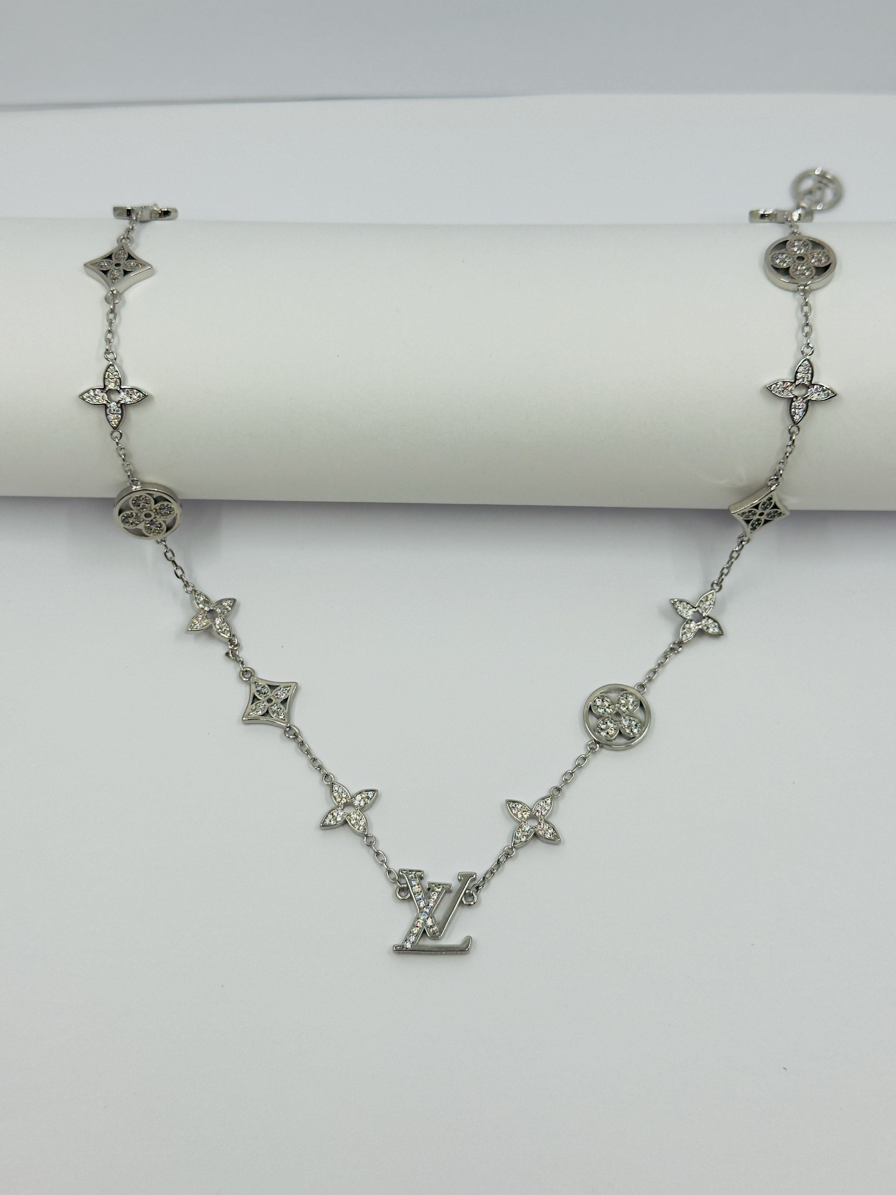 Silver Logo Motifli Kolye