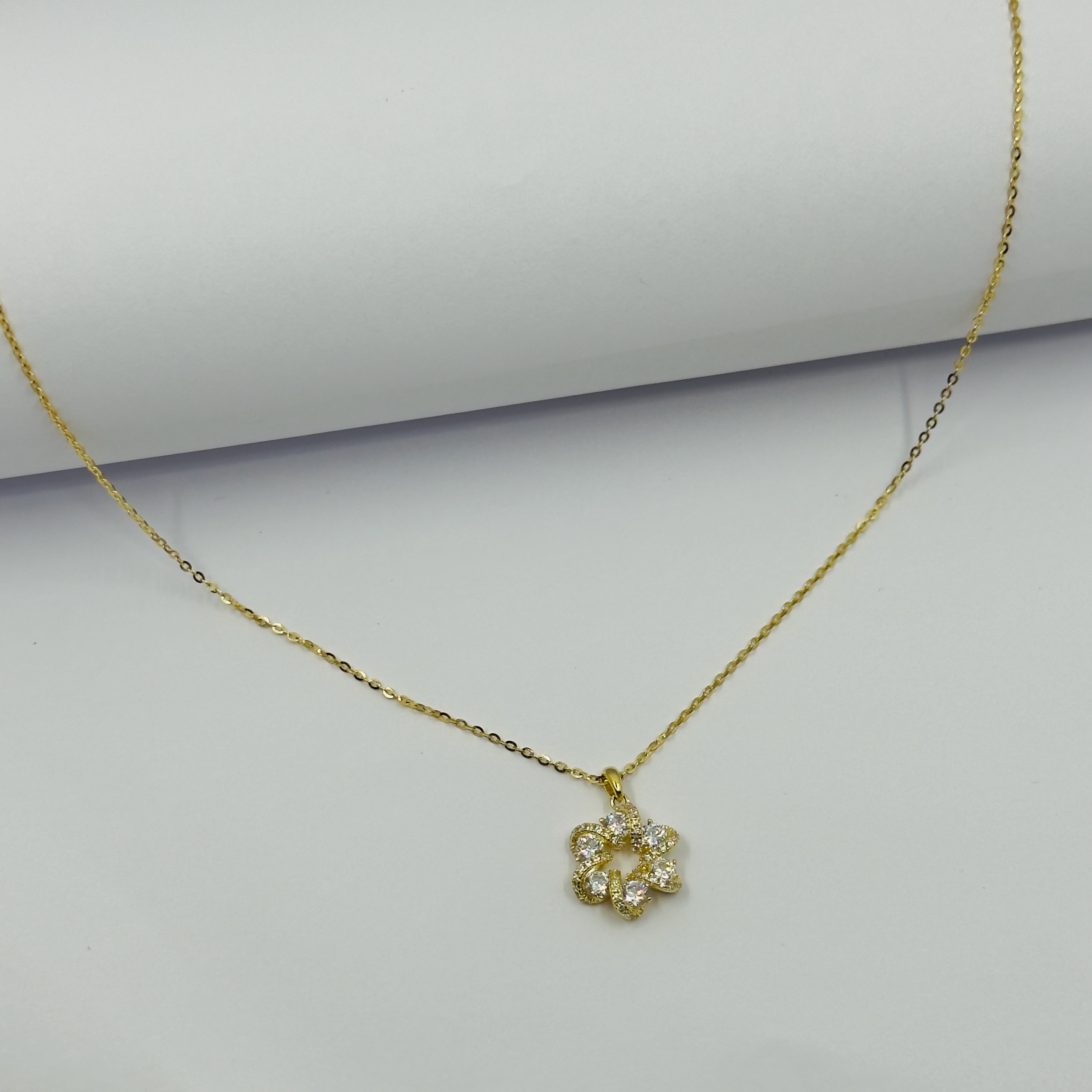 Casual. Gold Işıltı Halkası Kolye