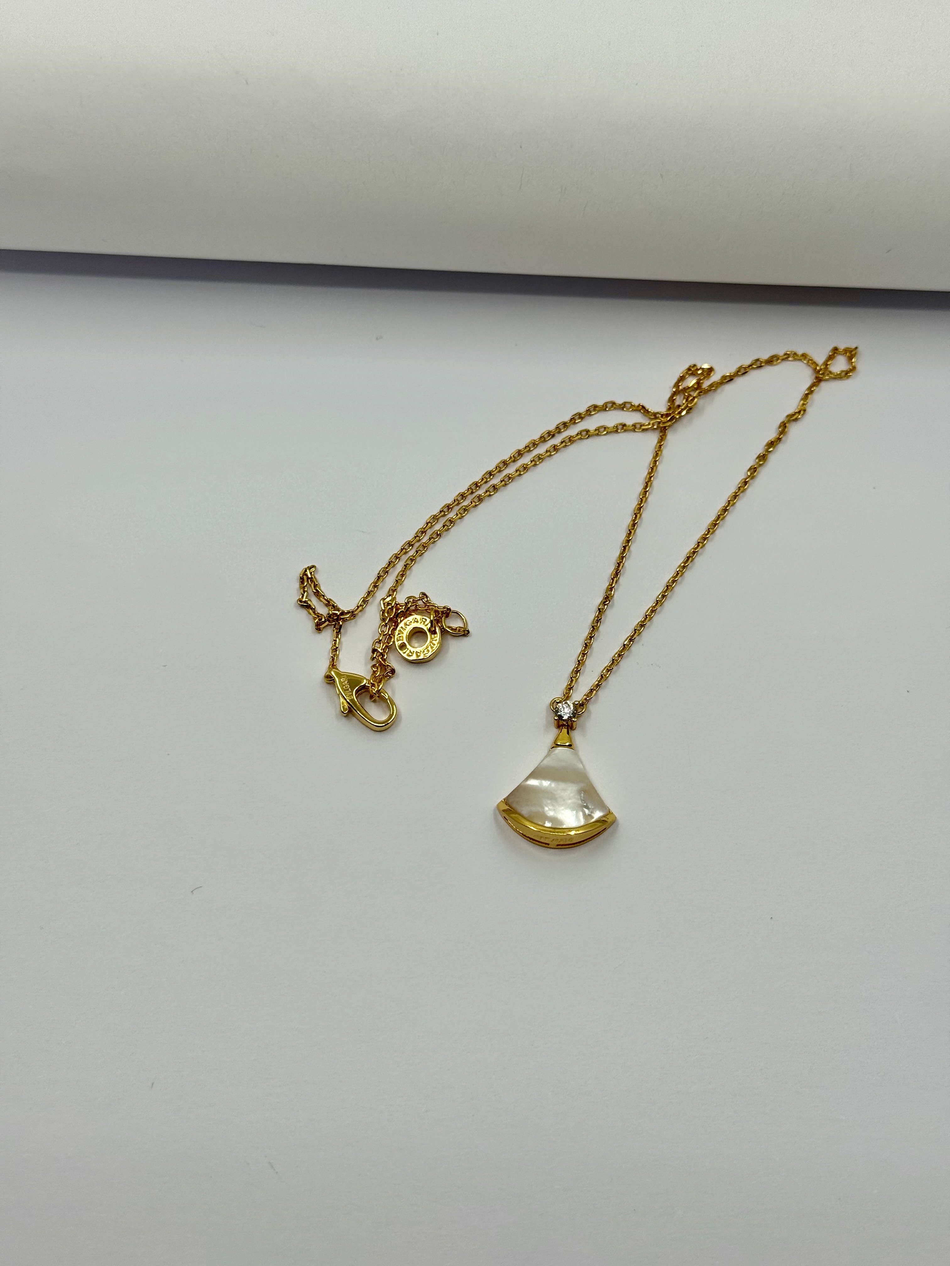 Gold Divas Kolye
