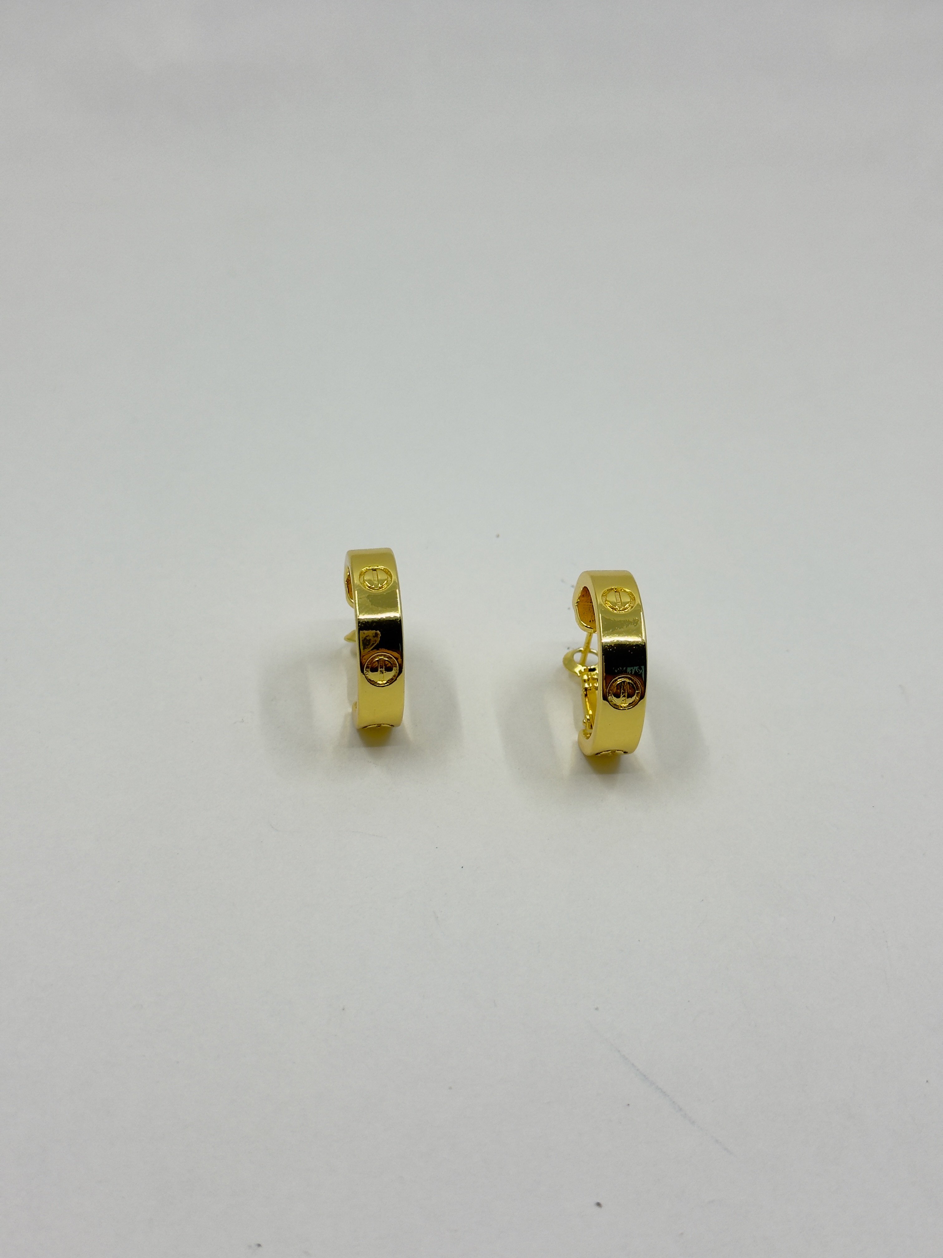 Crt. Gold Taşsız Love Küpe