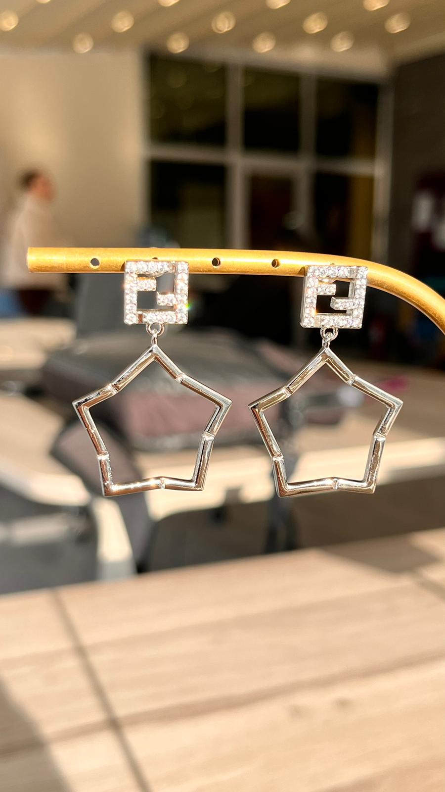 Fndi.Silver Yıldız Küpe