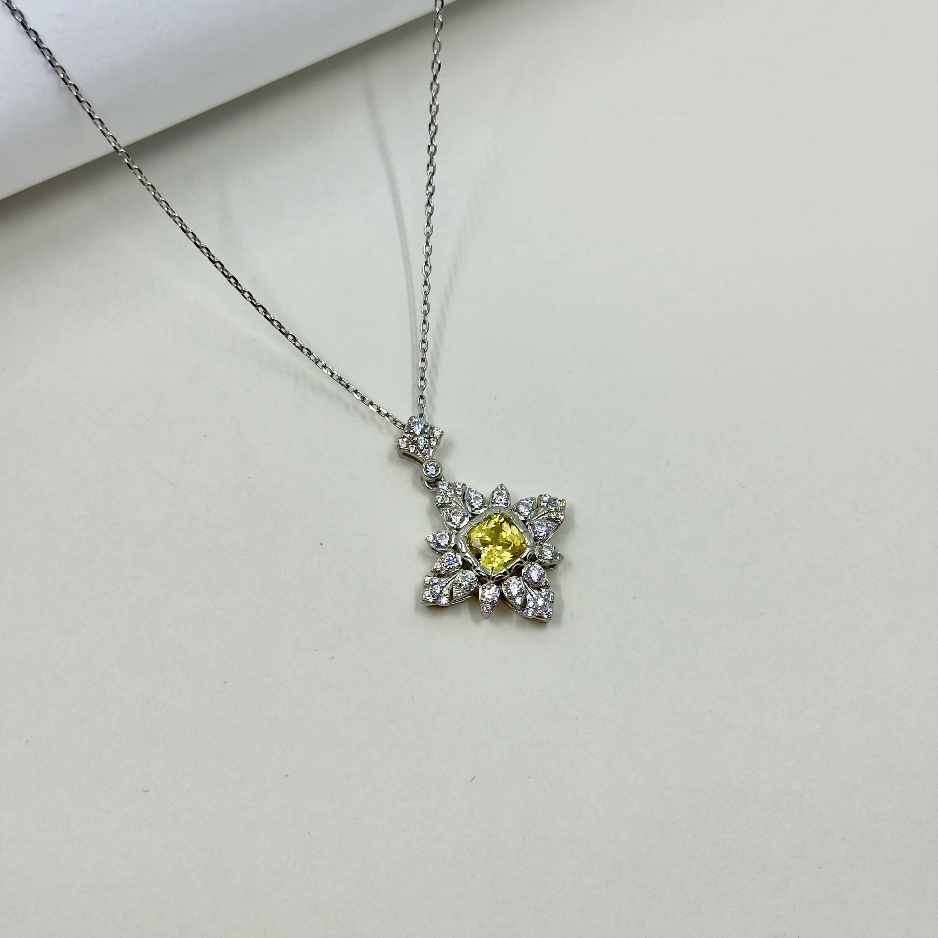 Prem. Floréa Soleil Kolye