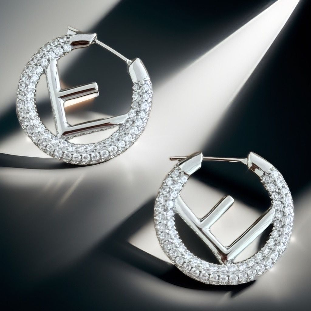 Fndi. Logo Detaylı Taşlı Silver Küpe