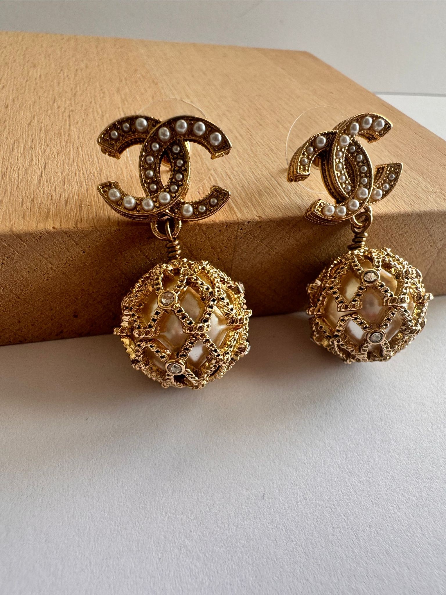 Chnl. Gold Taşlı Toffy Küpe