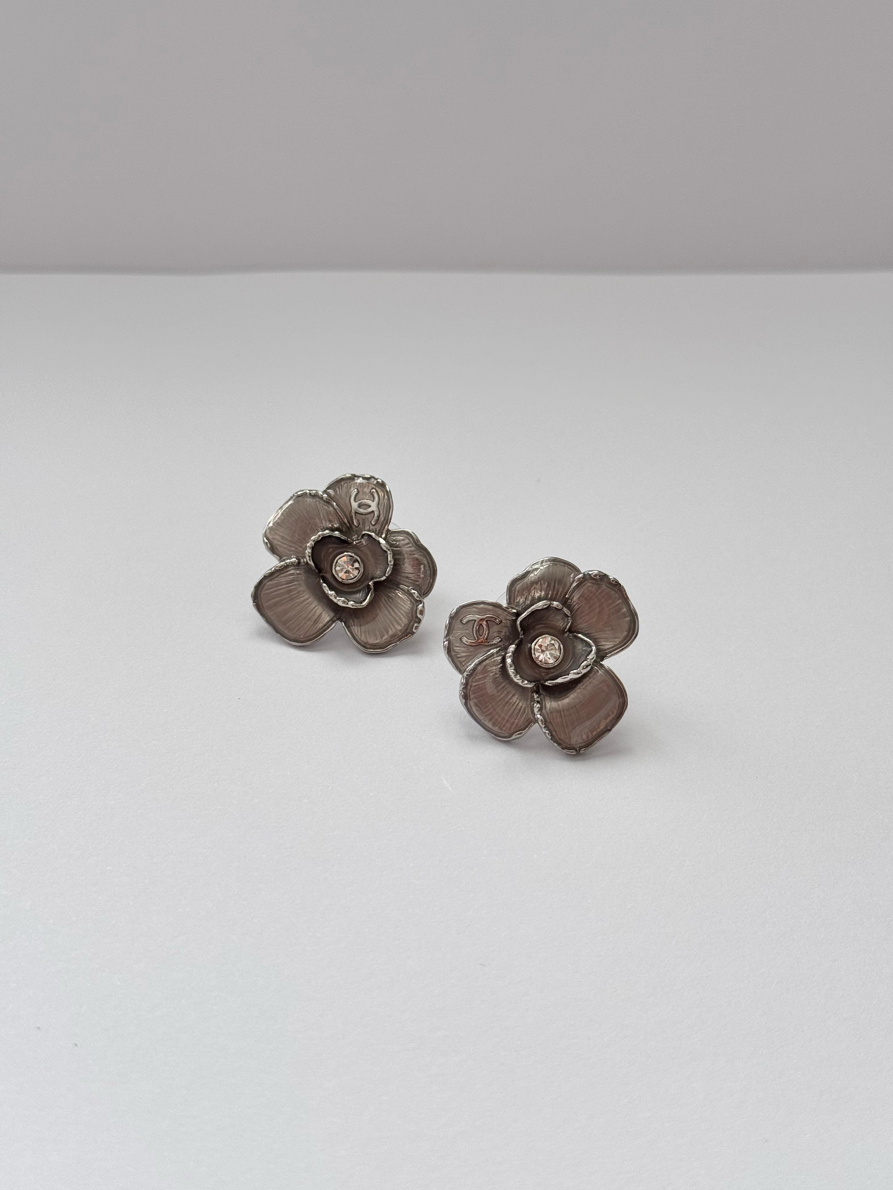 Chnl. Rose Argentée en Fleurs