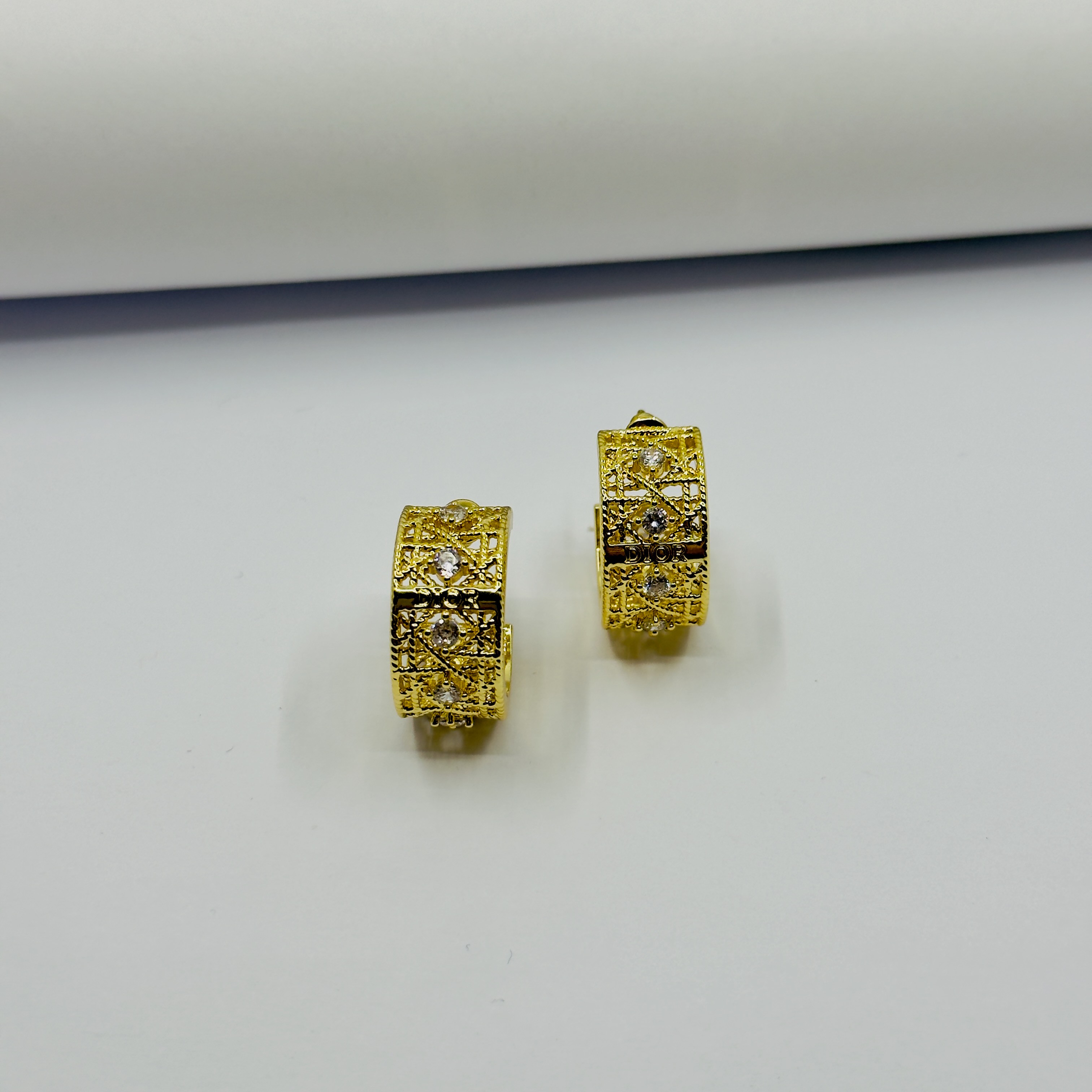 Taşlı Gold Retro Desenli Küpe