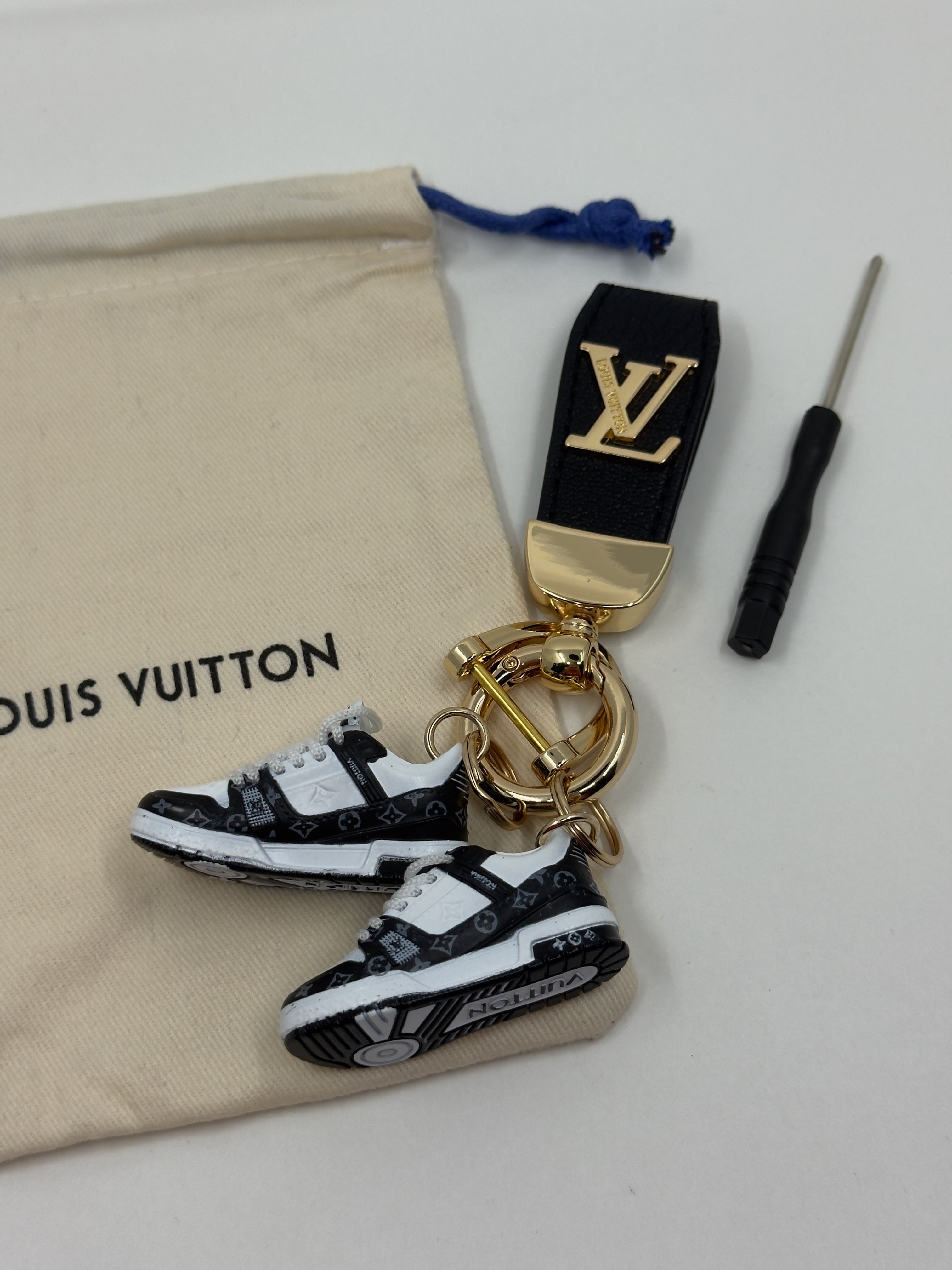 LV. Siyah Beyaz LV Ayakkabı Bag Charm