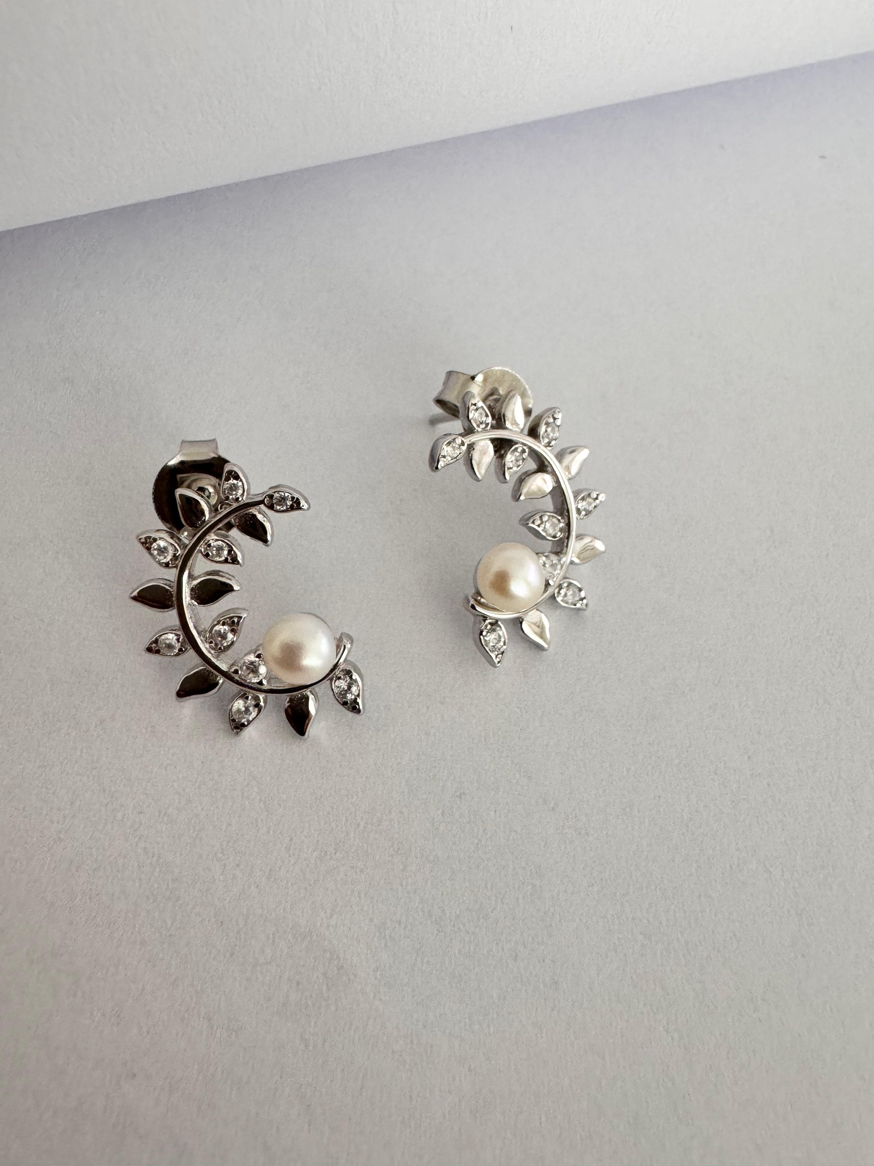 Casual. İnci Detay Yarı Sarmaşık Silver Küpe