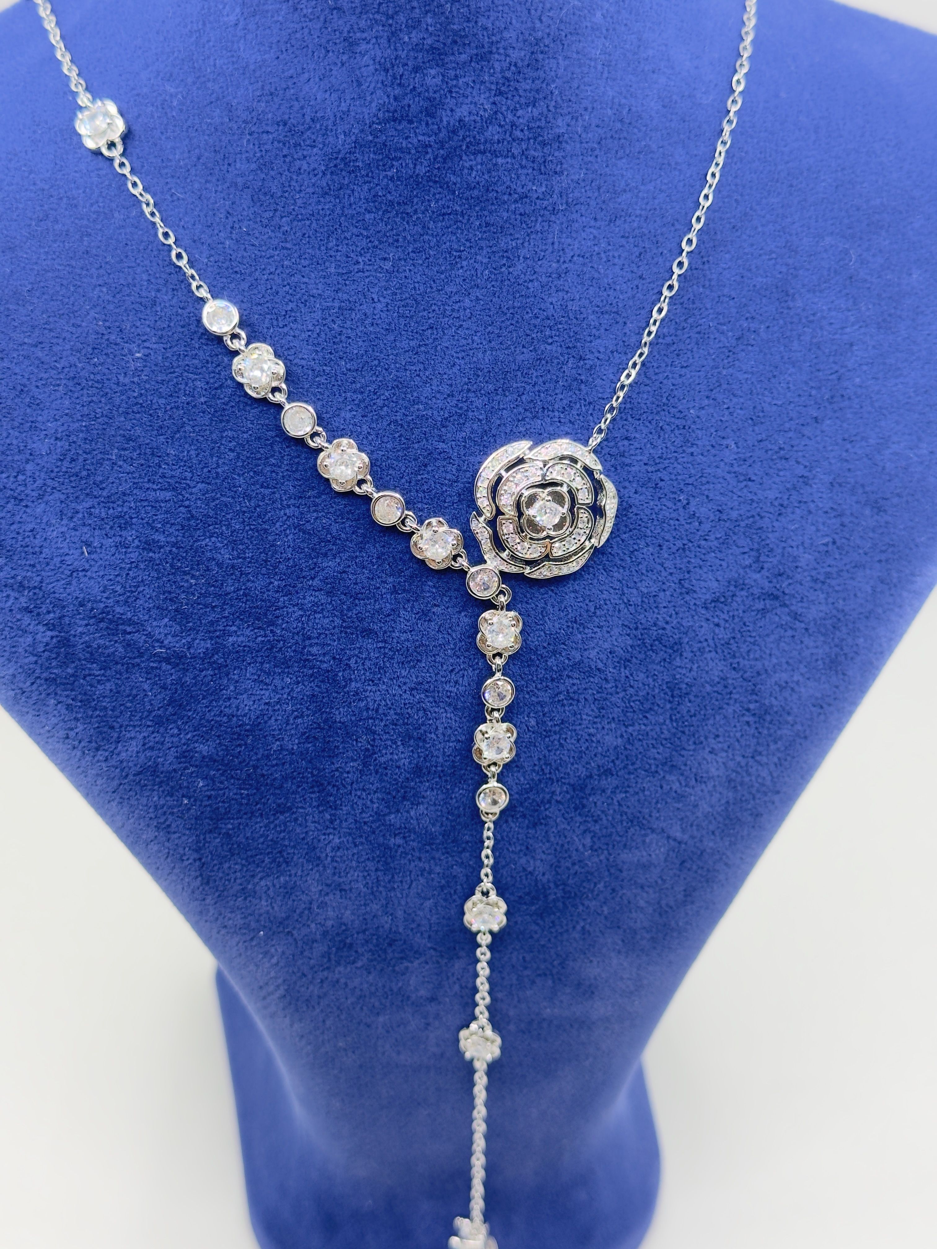 Chnl. Collier de Fleurs Avec Pierres Kolye