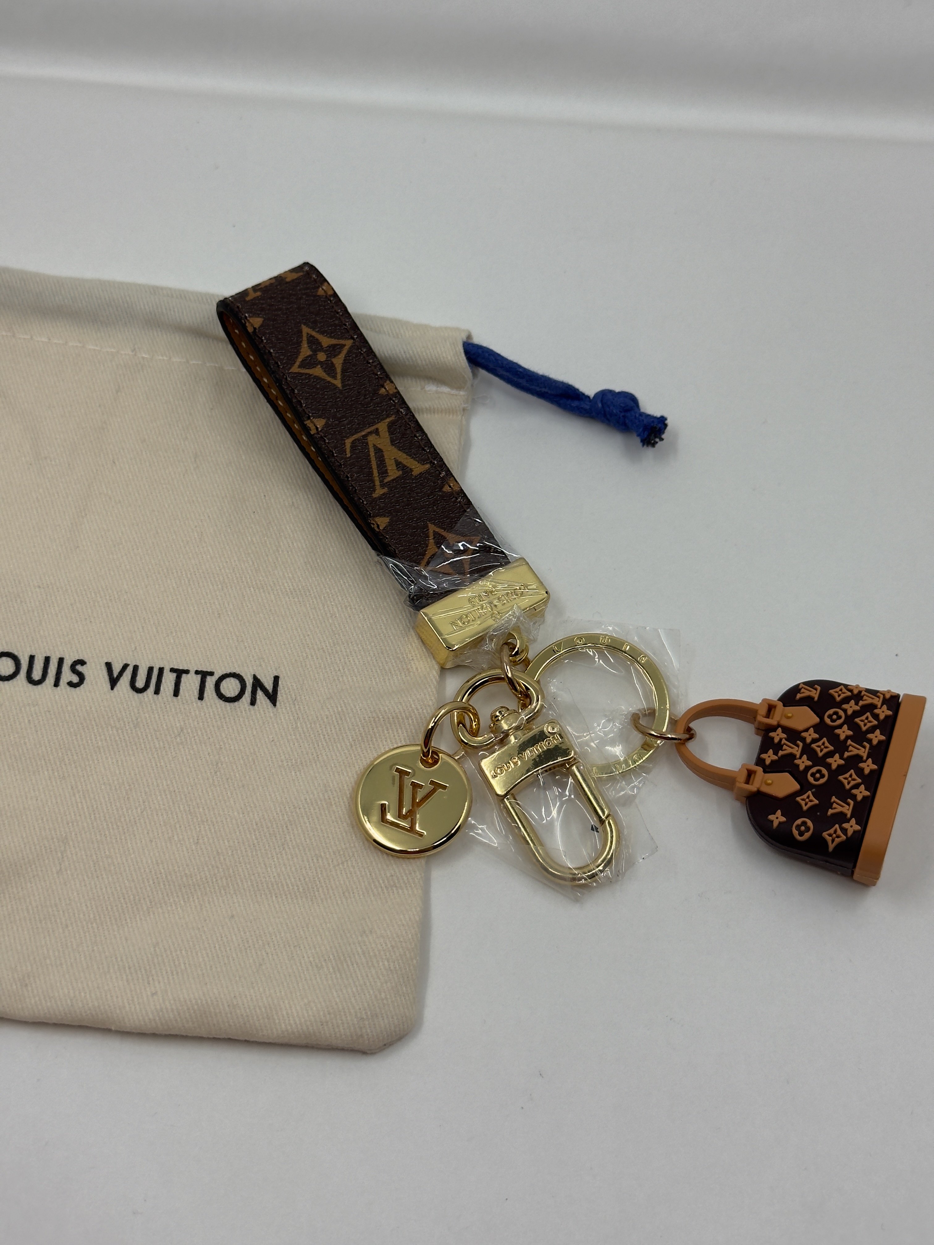 LV. İkonik LV Çanta Bag Charm