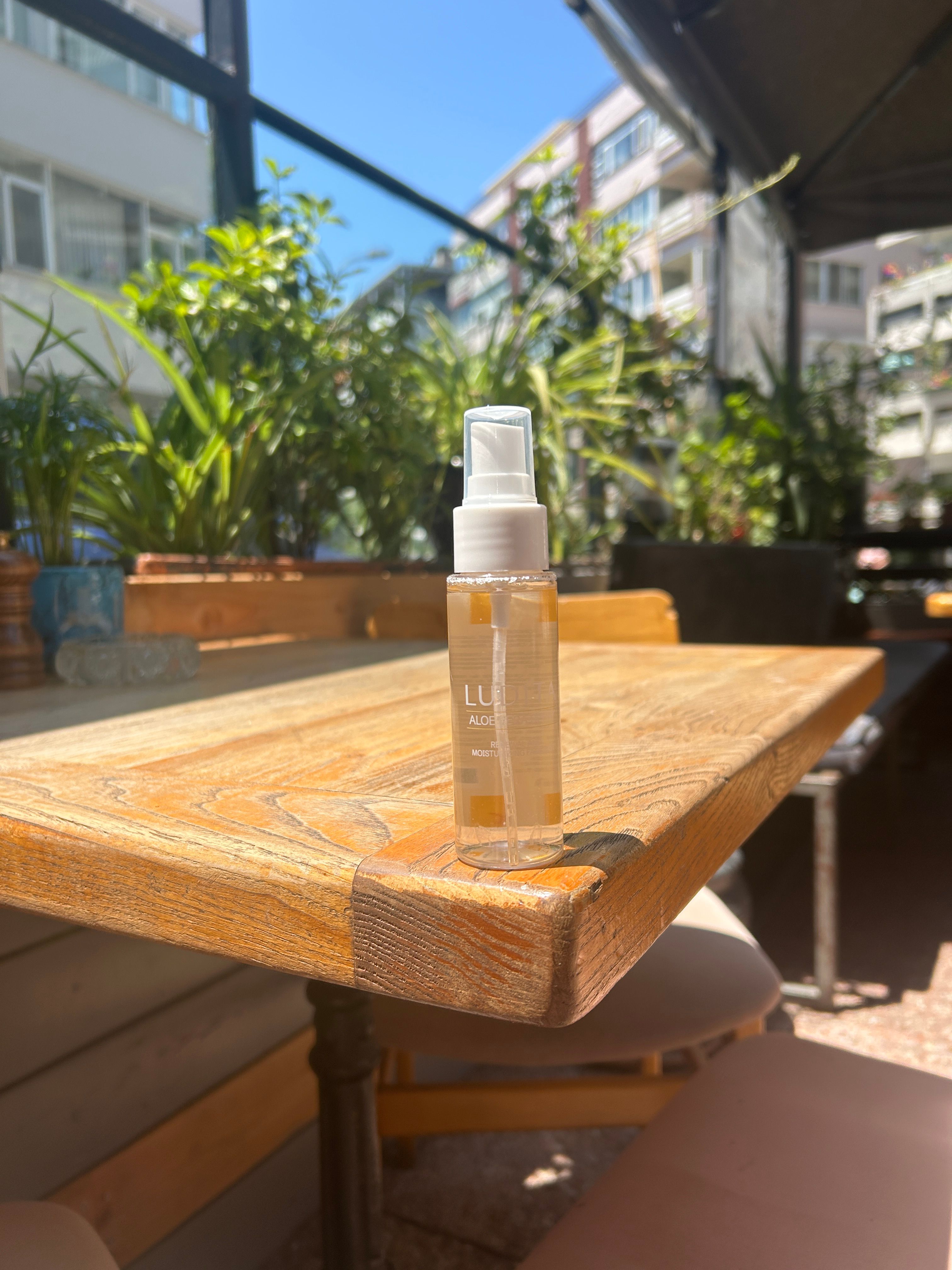 Cilt Yenileyici ve Nemlendirici  Aloe Vera Bakım Spreyi 