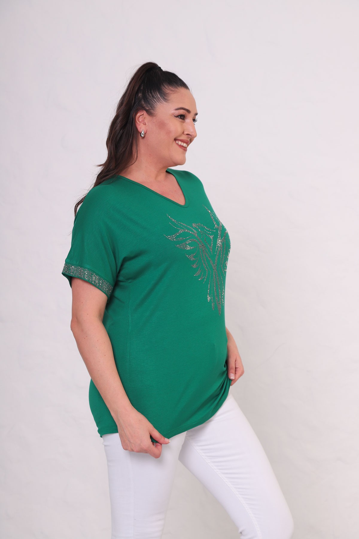 Kadın Büyük Beden Ön ve Kol Kısmı Taş Baskılı Kısa Kollu T-Shirt