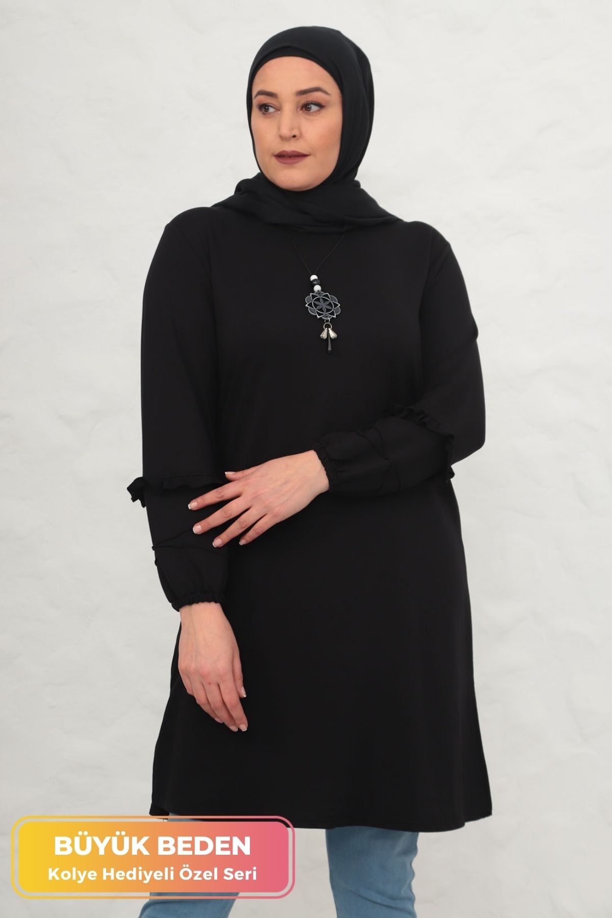 Büyük Beden Kolye Hediyeli Tesettür Tunik Esnek Kumaş Fırfırlı Beli Yırtmaçlı Konfor Modeli Tunik