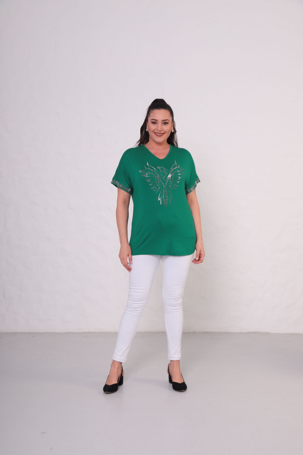Kadın Büyük Beden Ön ve Kol Kısmı Taş Baskılı Kısa Kollu T-Shirt