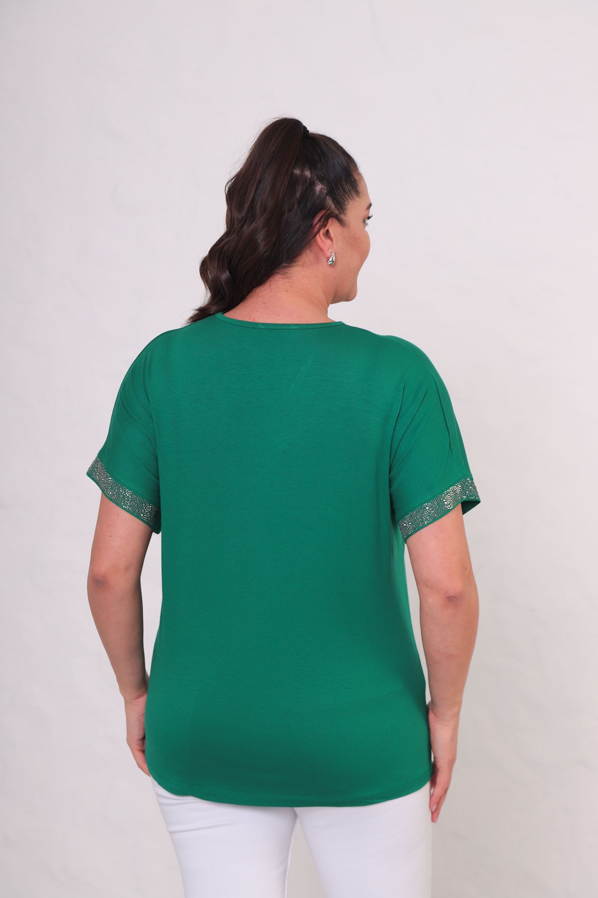 Kadın Büyük Beden Ön ve Kol Kısmı Taş Baskılı Kısa Kollu T-Shirt