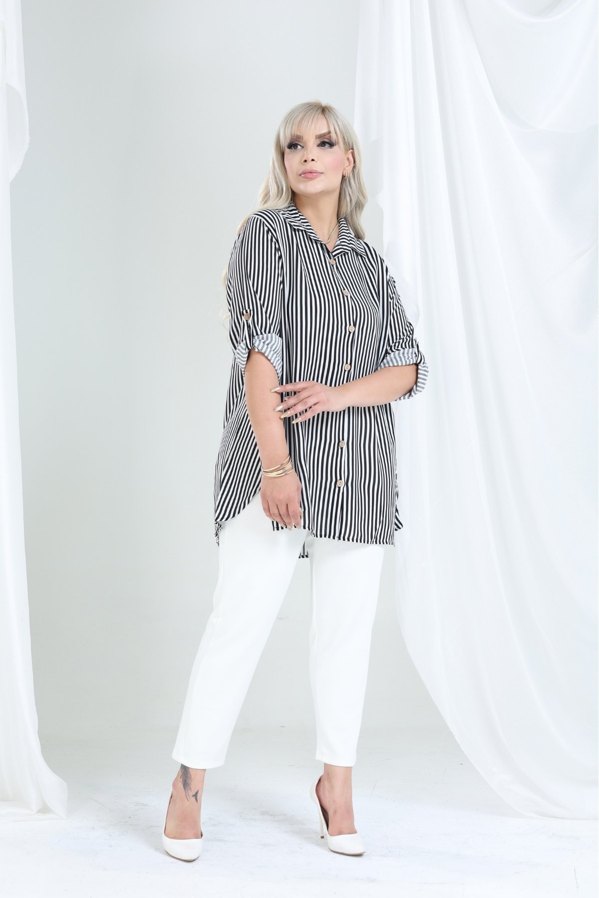 Kadın Büyük Beden Düğme Detaylı Çizgili Oversize Gömlek