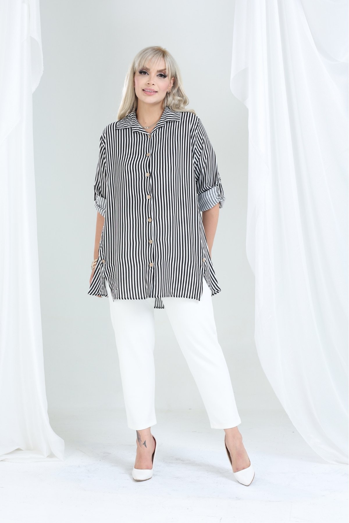 Kadın Büyük Beden Düğme Detaylı Çizgili Oversize Gömlek
