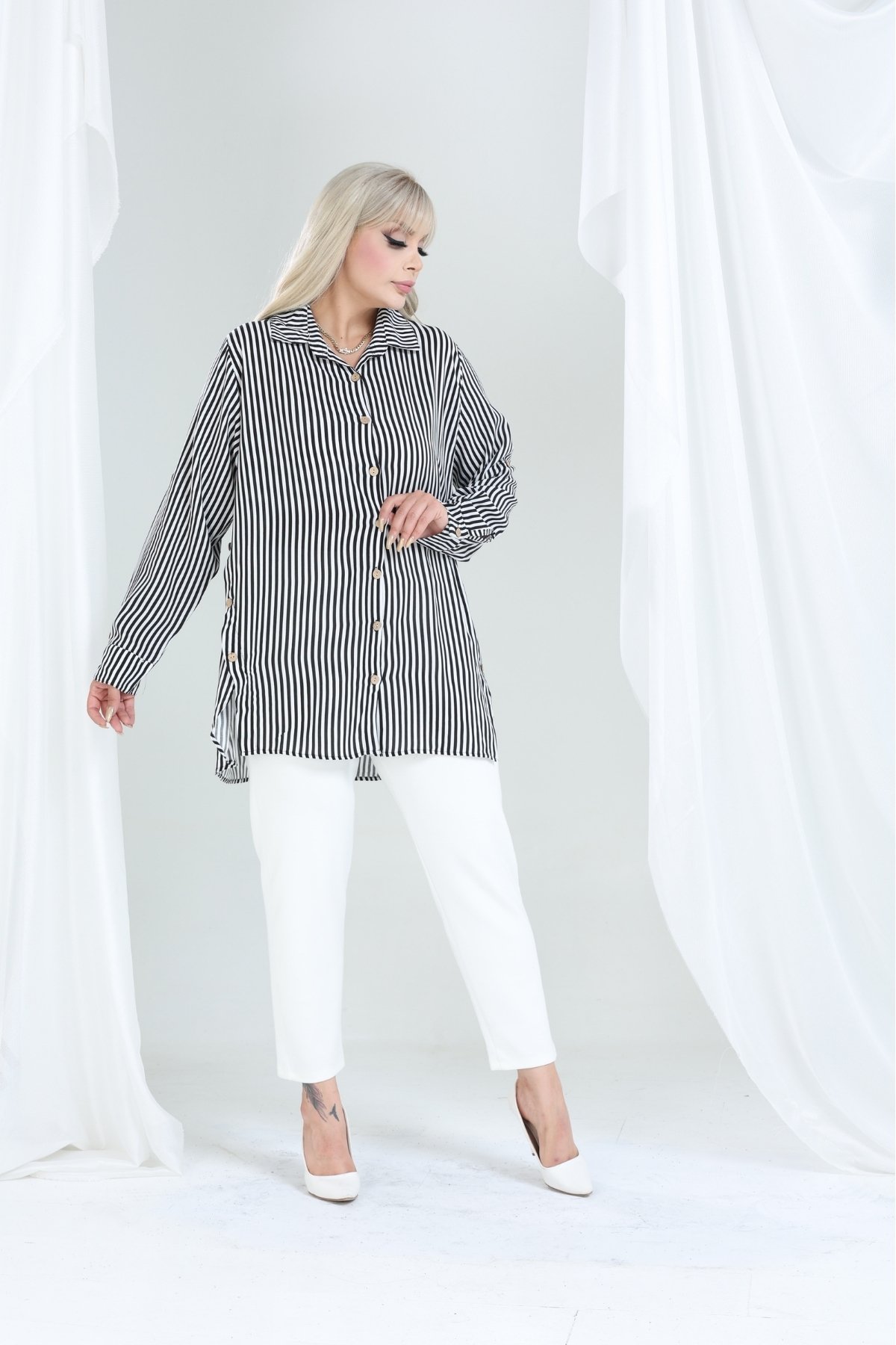 Kadın Büyük Beden Düğme Detaylı Çizgili Oversize Gömlek