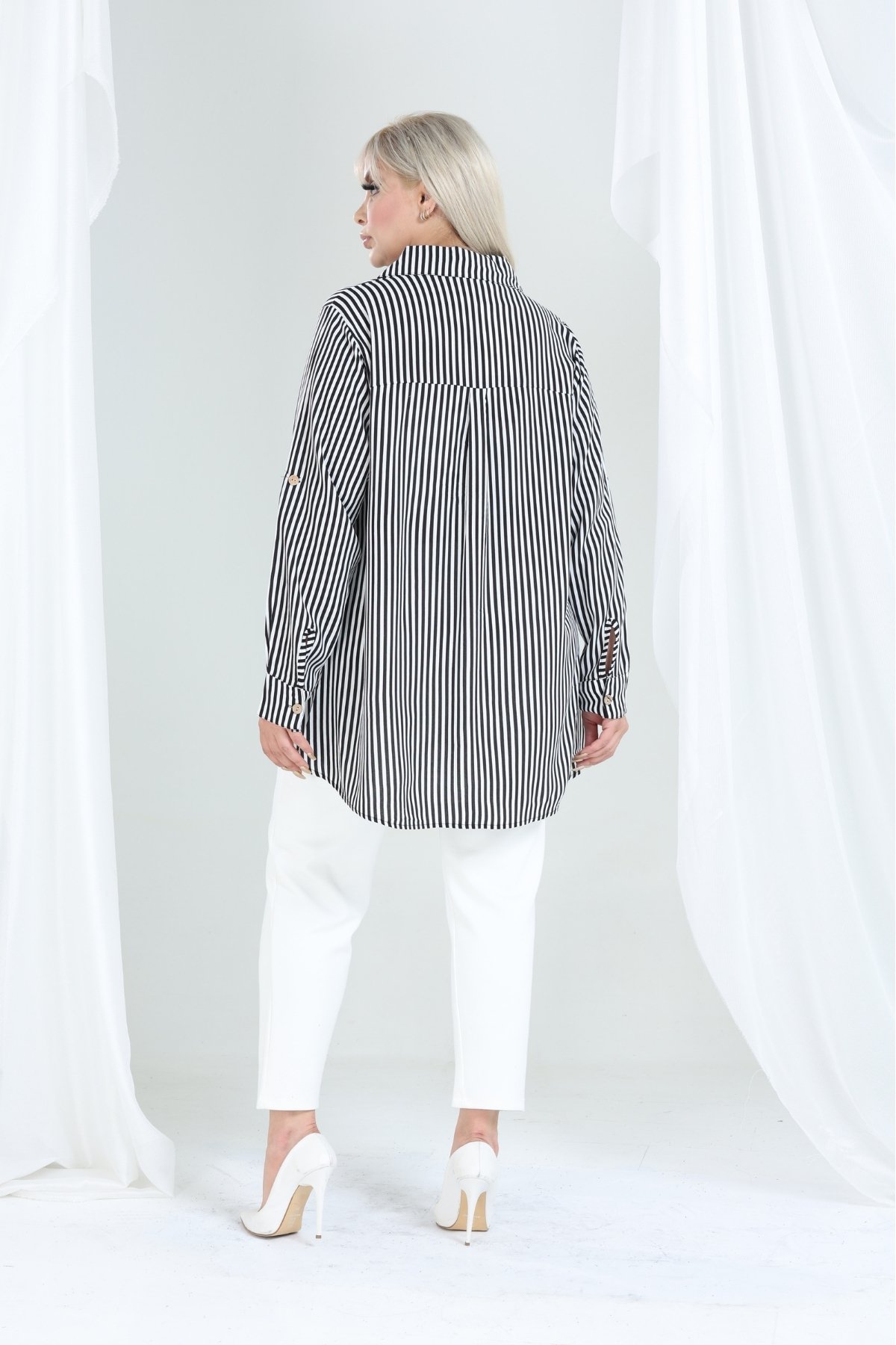Kadın Büyük Beden Düğme Detaylı Çizgili Oversize Gömlek