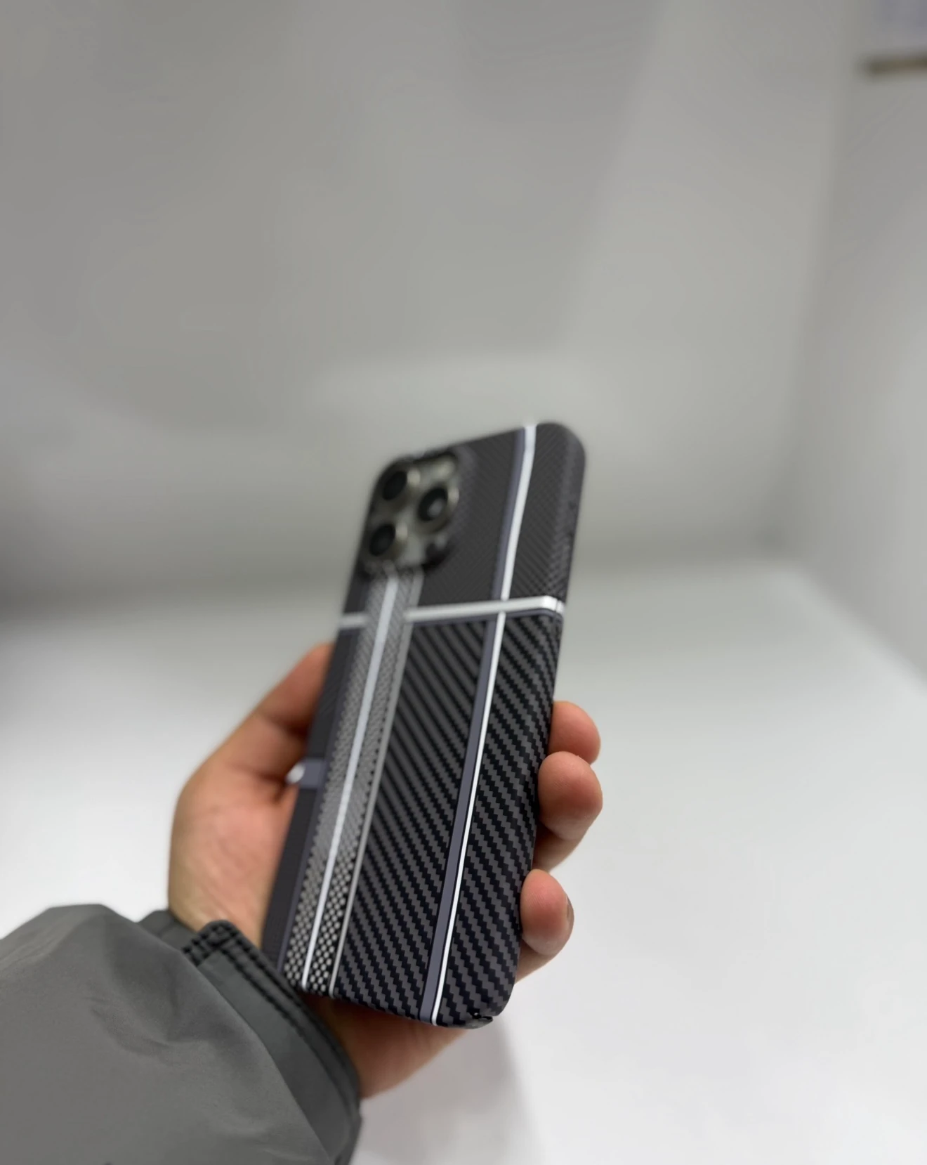 İphone Karbon Line Serisi - Siyah Gümüş Hatlı Kılıf 