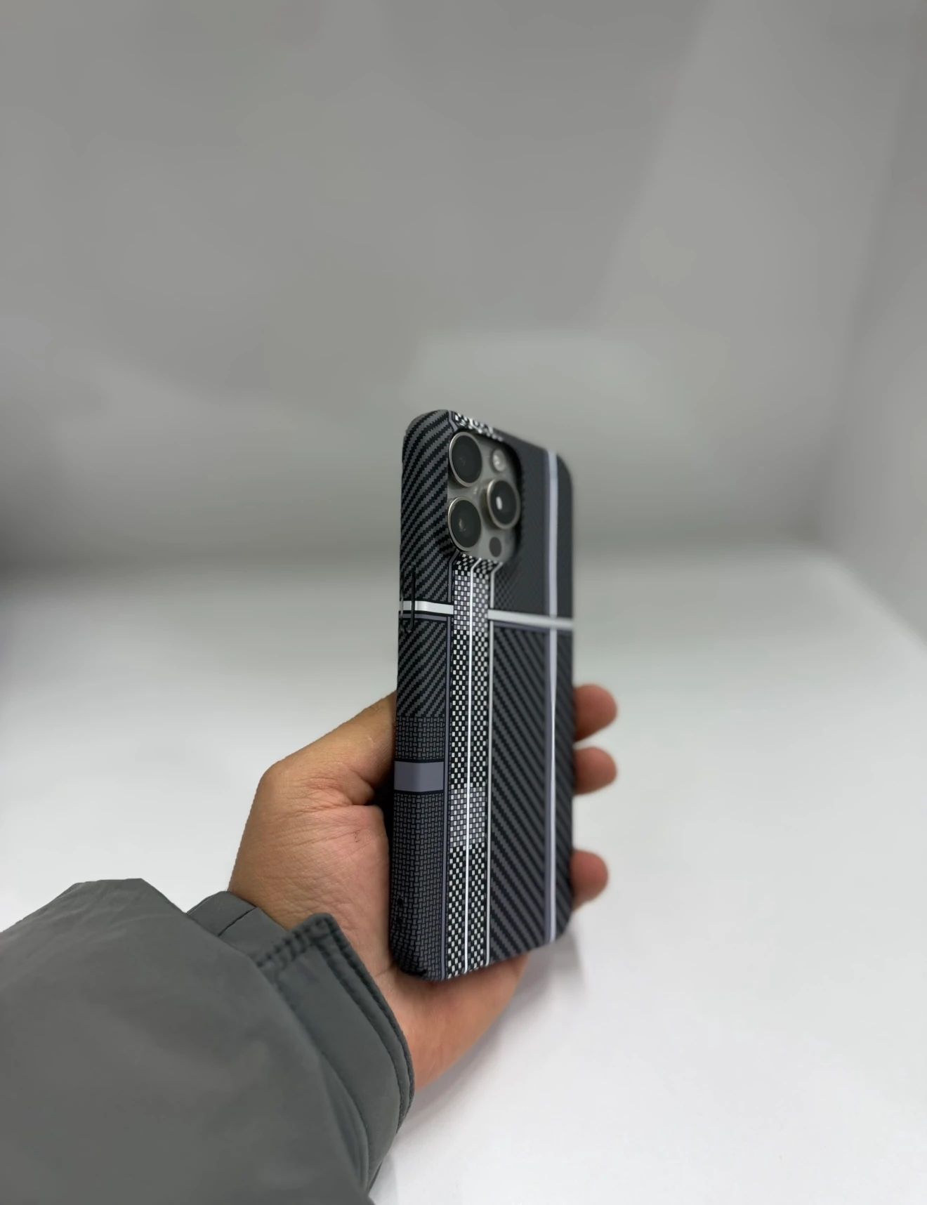 İphone Karbon Line Serisi - Siyah Gümüş Hatlı Kılıf 