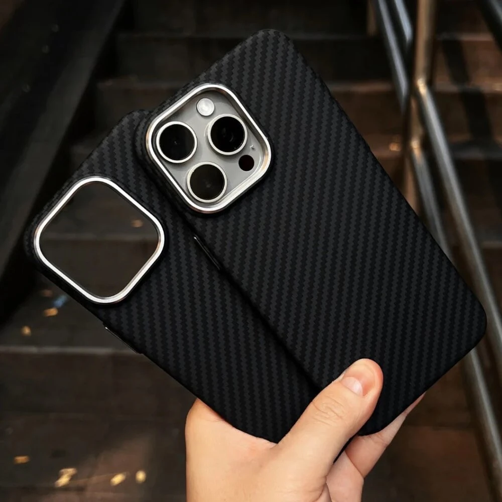 iPhone Karbon Fiber Kılıf – Mat Siyah Premium Seri 