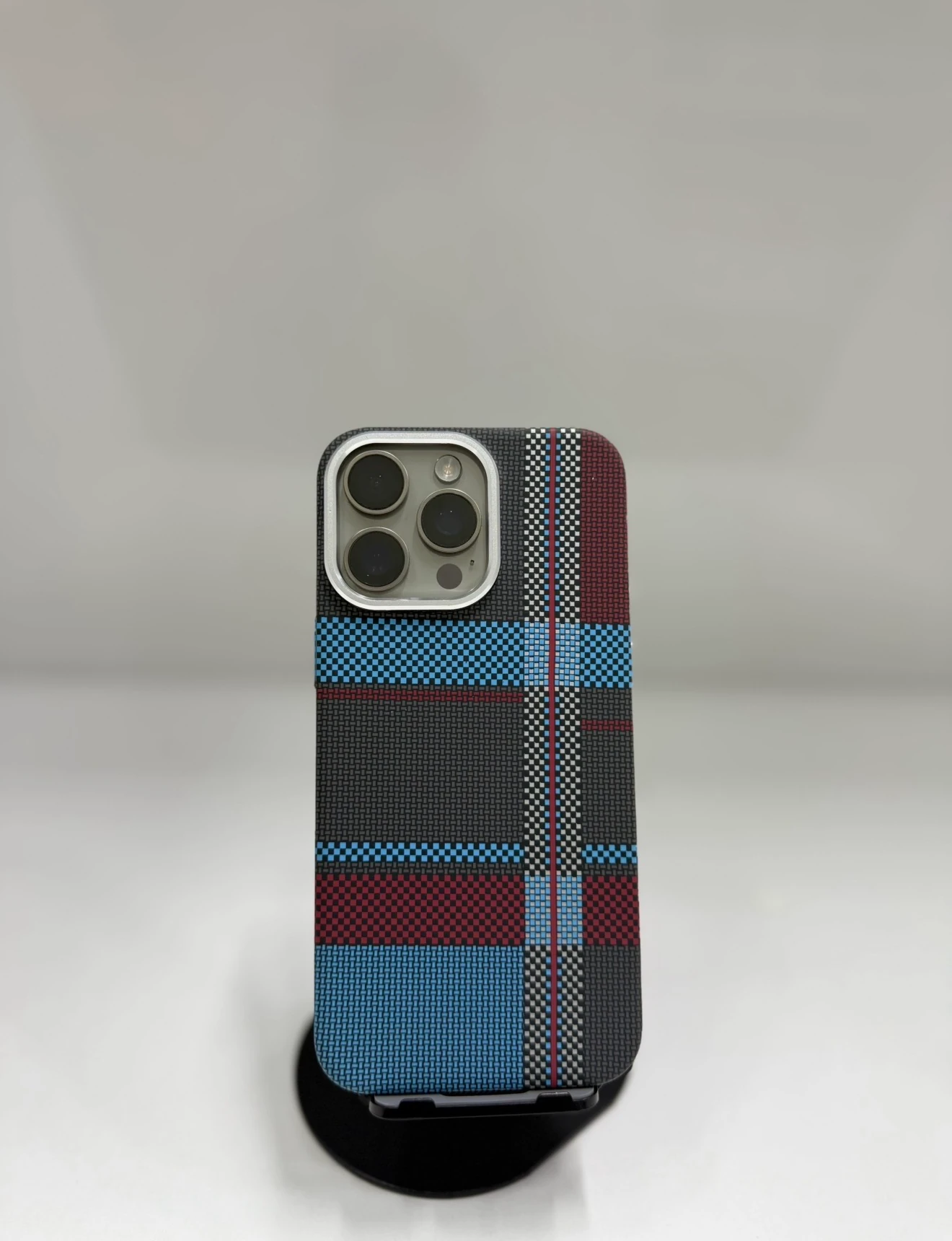 iPhone Karbon Fiber Kılıf – Mavi Bordo Şeritli Seri