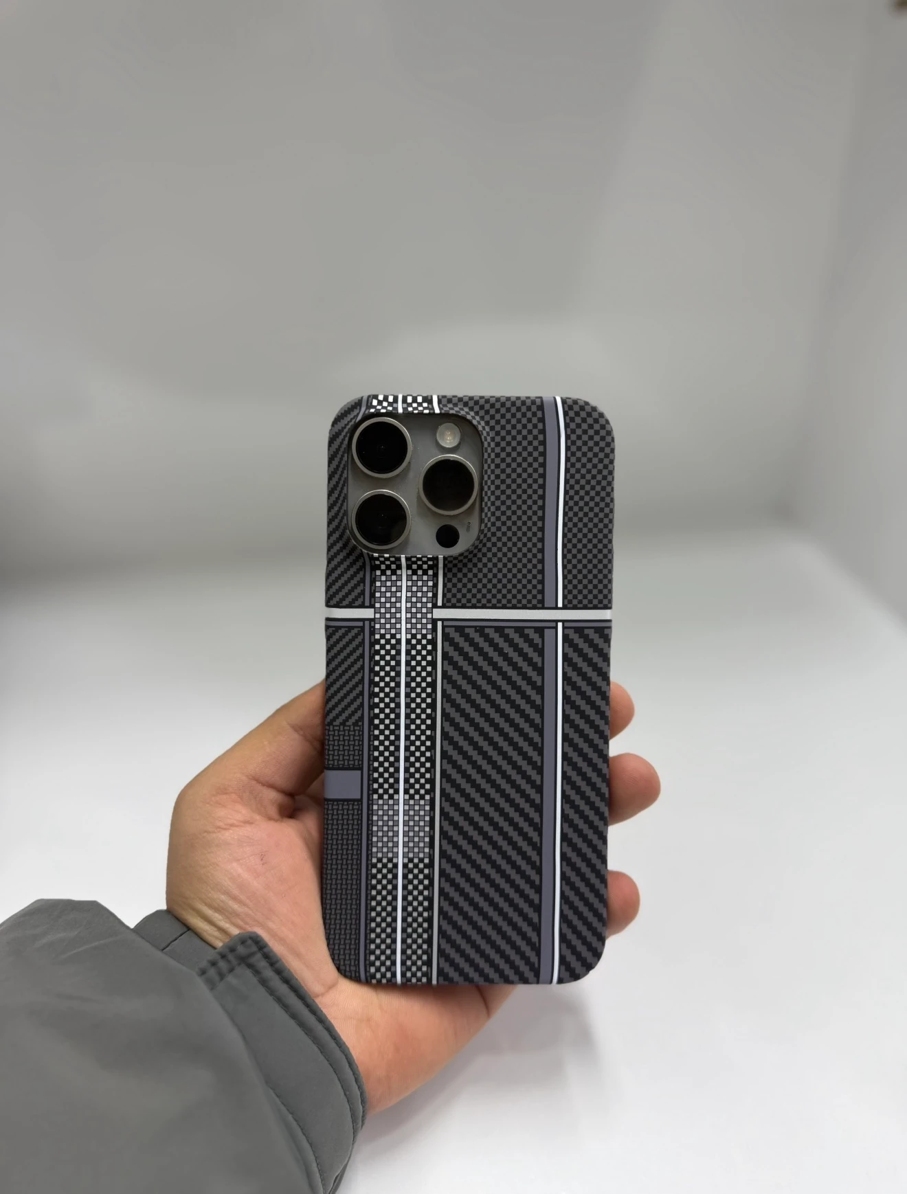 İphone Karbon Line Serisi - Siyah Gümüş Hatlı Kılıf 