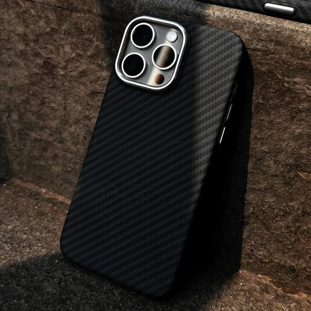 iPhone Karbon Fiber Kılıf – Mat Siyah Premium Seri 